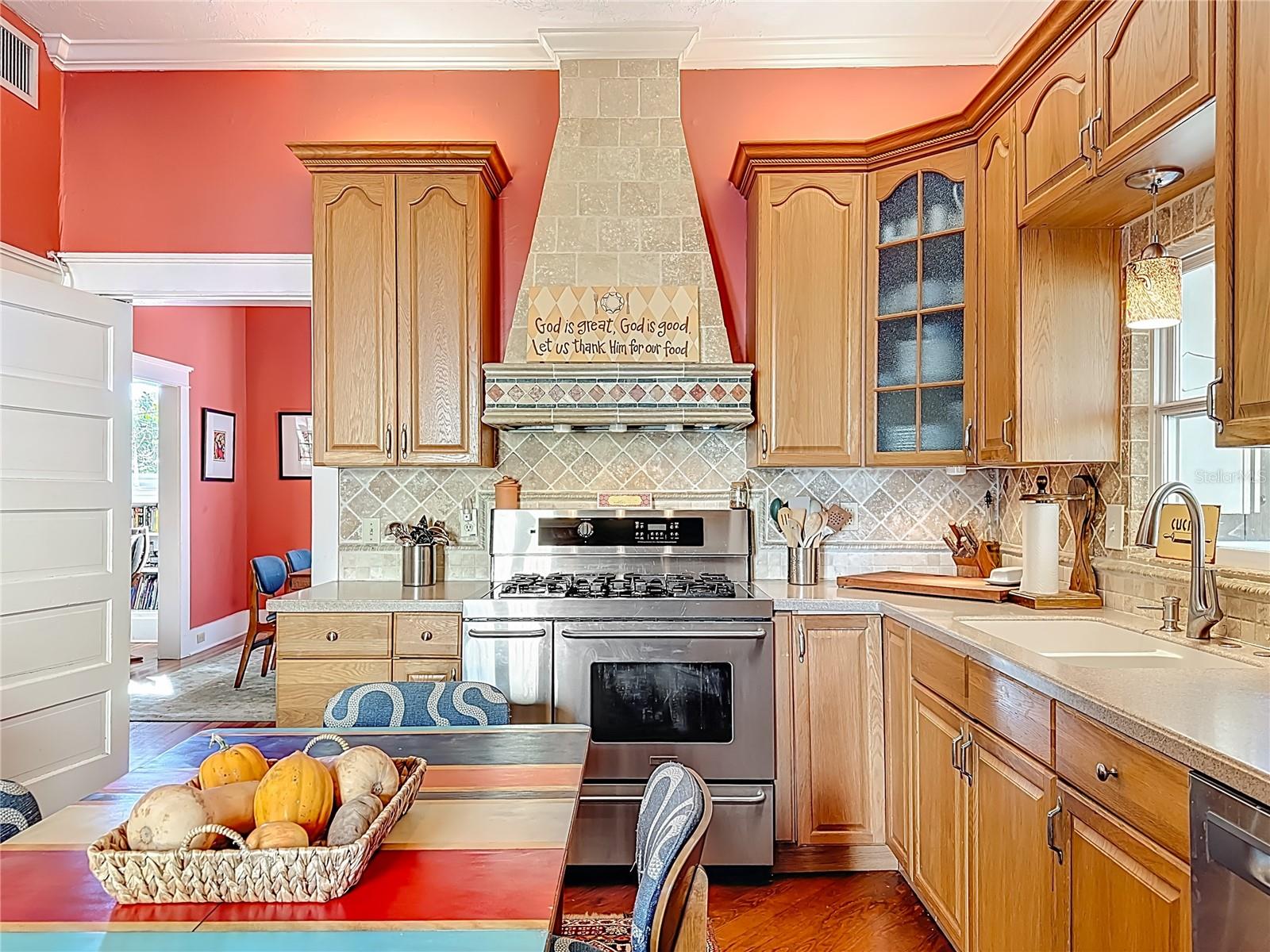 Image 24 of 74 For 610 19th Street W