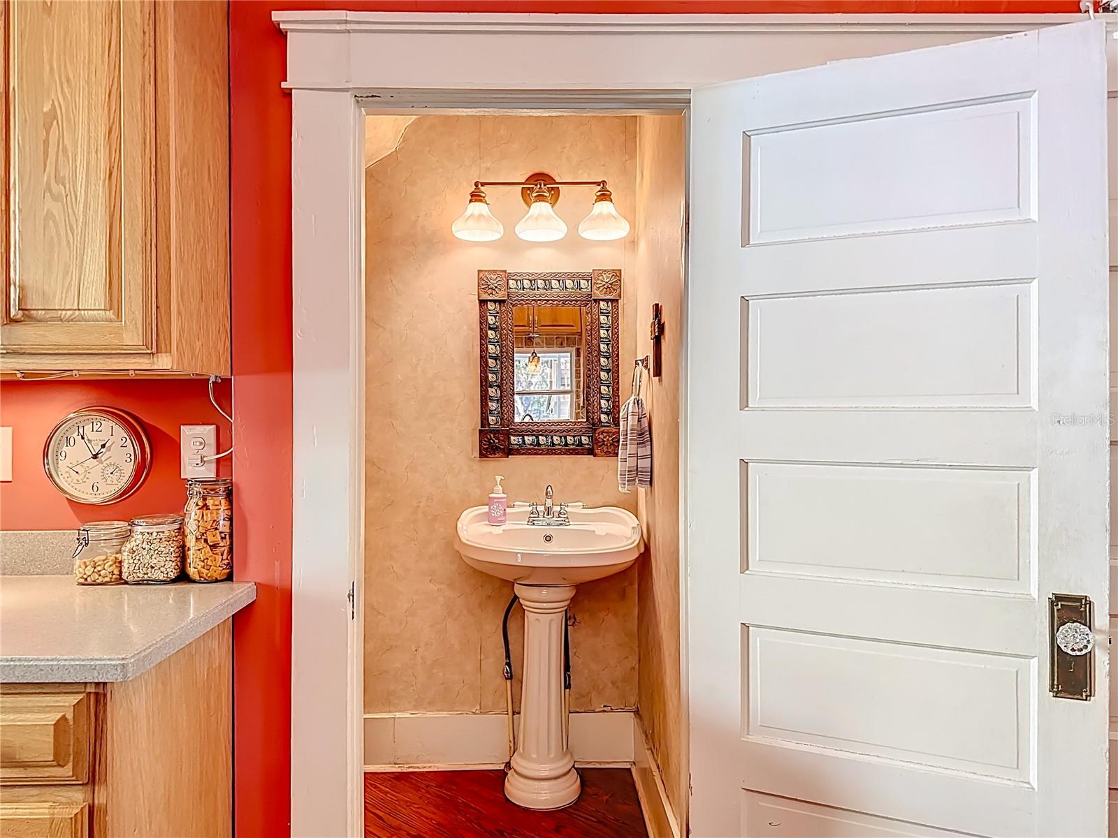 Image 28 of 74 For 610 19th Street W