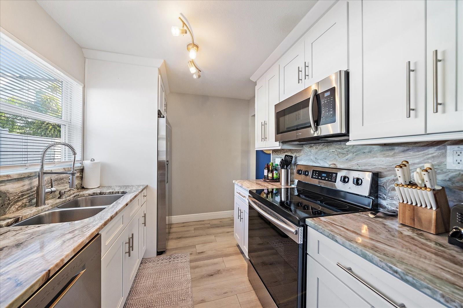 Image 10 of 43 For 3710 Iroquois Avenue