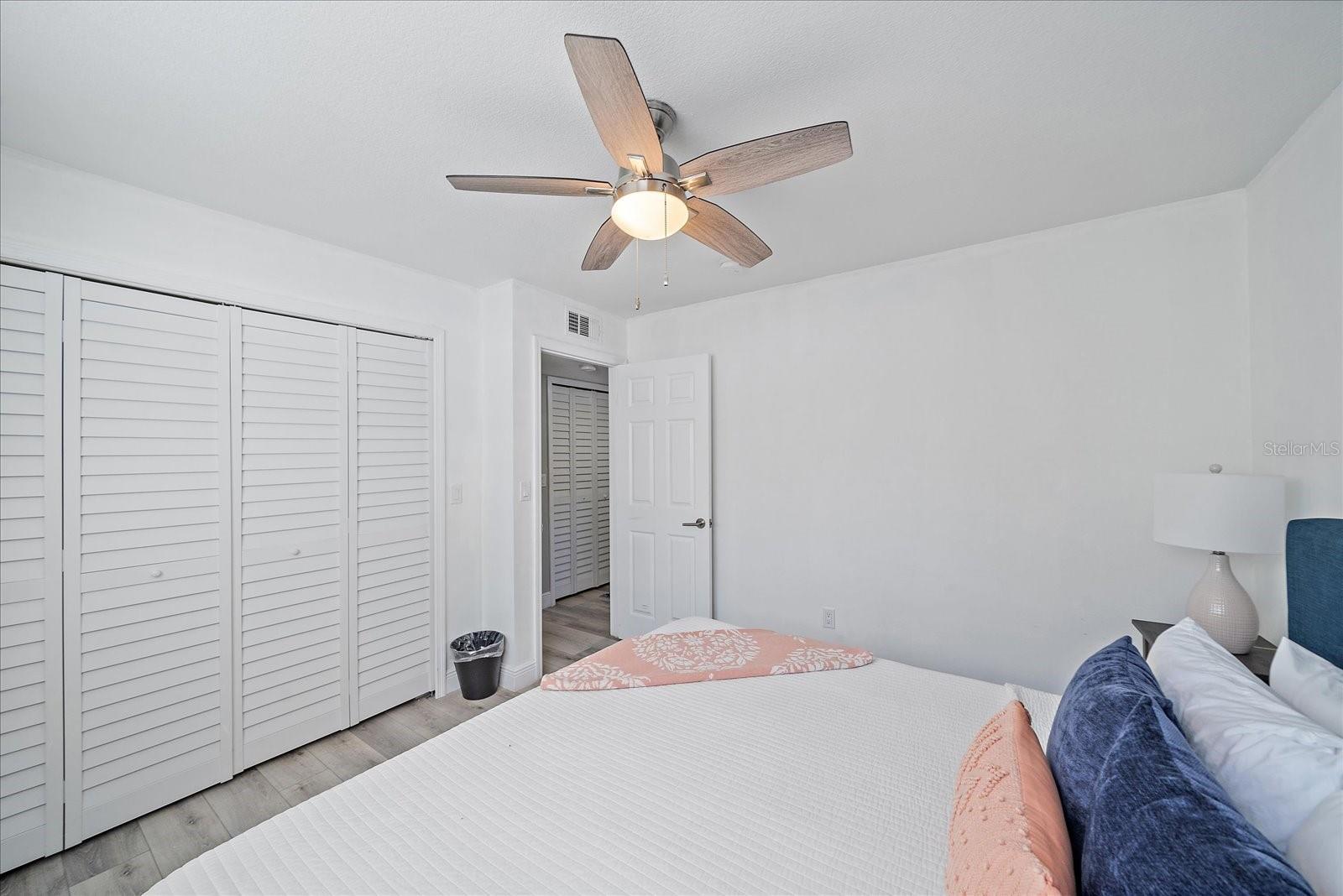 Image 12 of 43 For 3710 Iroquois Avenue