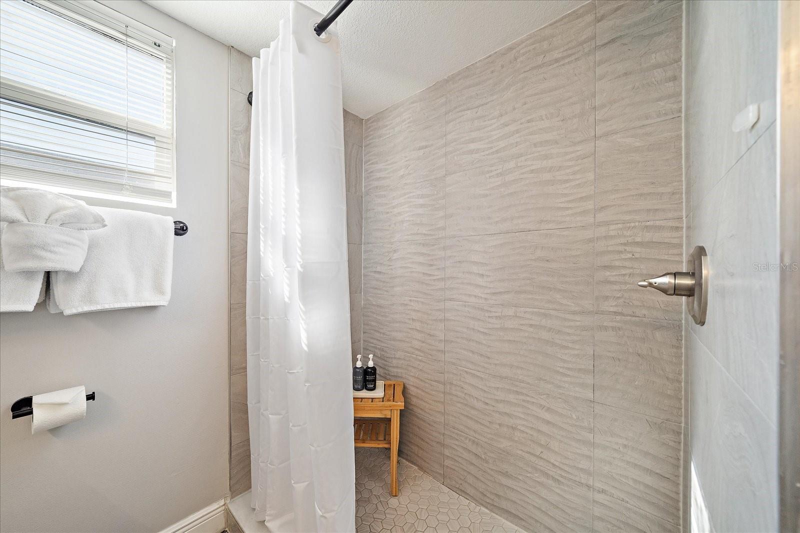 Image 14 of 43 For 3710 Iroquois Avenue