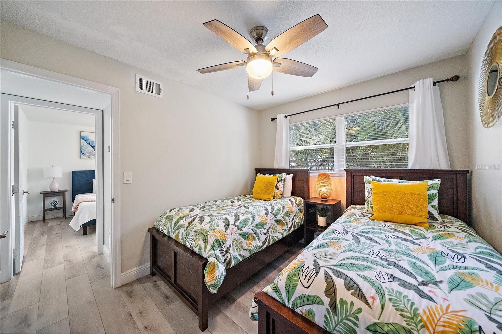 Image 18 of 43 For 3710 Iroquois Avenue