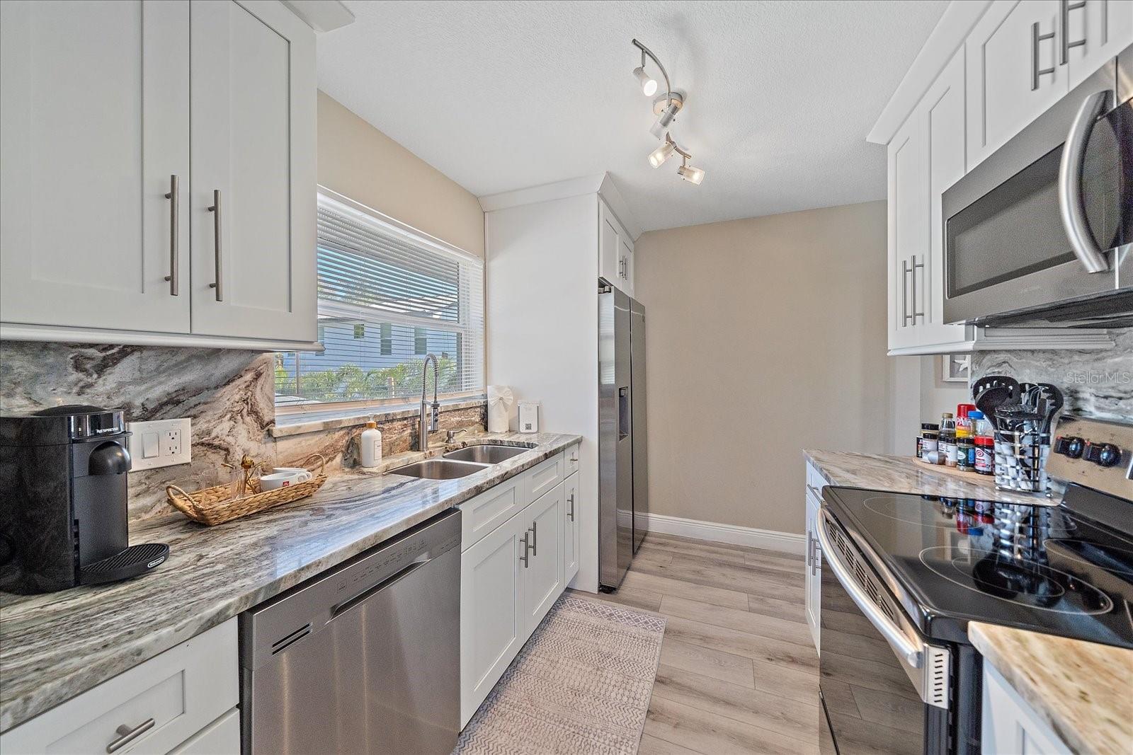 Image 25 of 43 For 3710 Iroquois Avenue