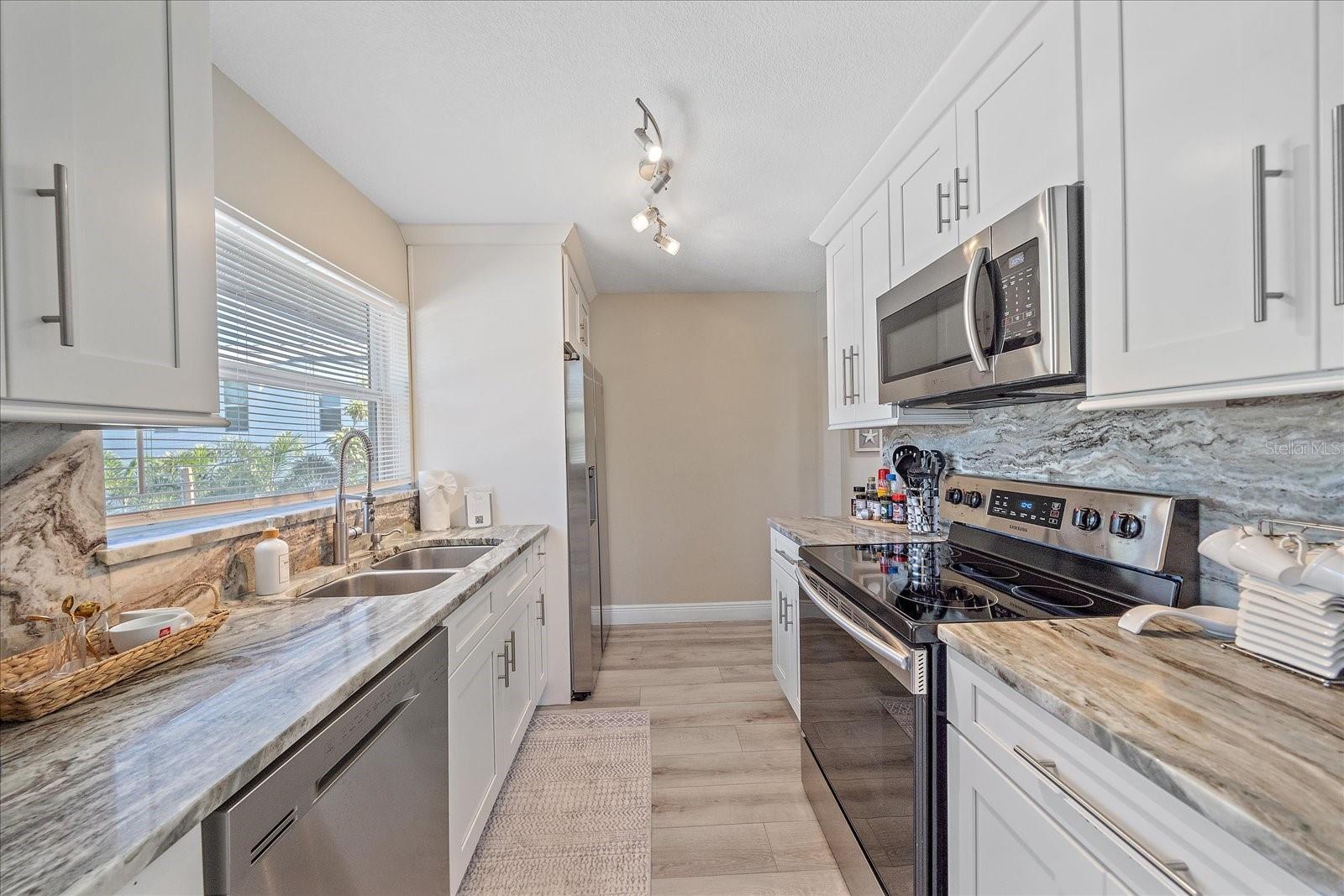 Image 30 of 43 For 3710 Iroquois Avenue