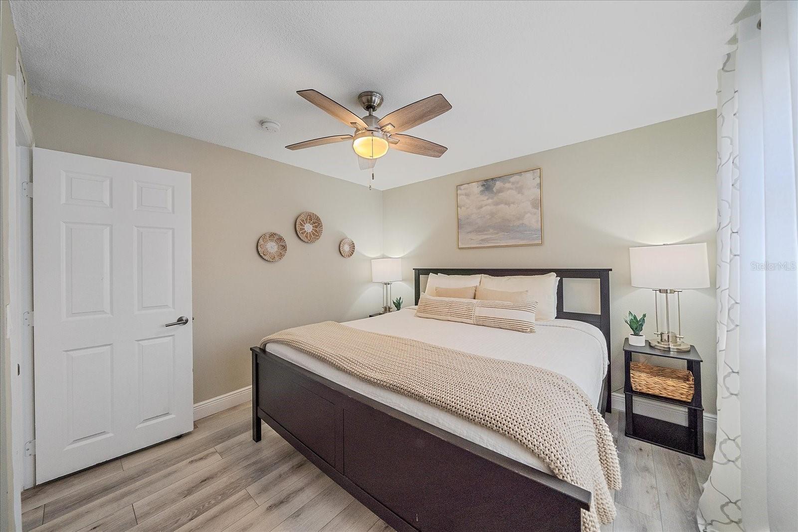 Image 32 of 43 For 3710 Iroquois Avenue