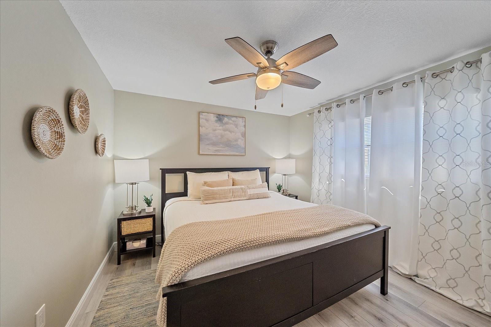 Image 33 of 43 For 3710 Iroquois Avenue