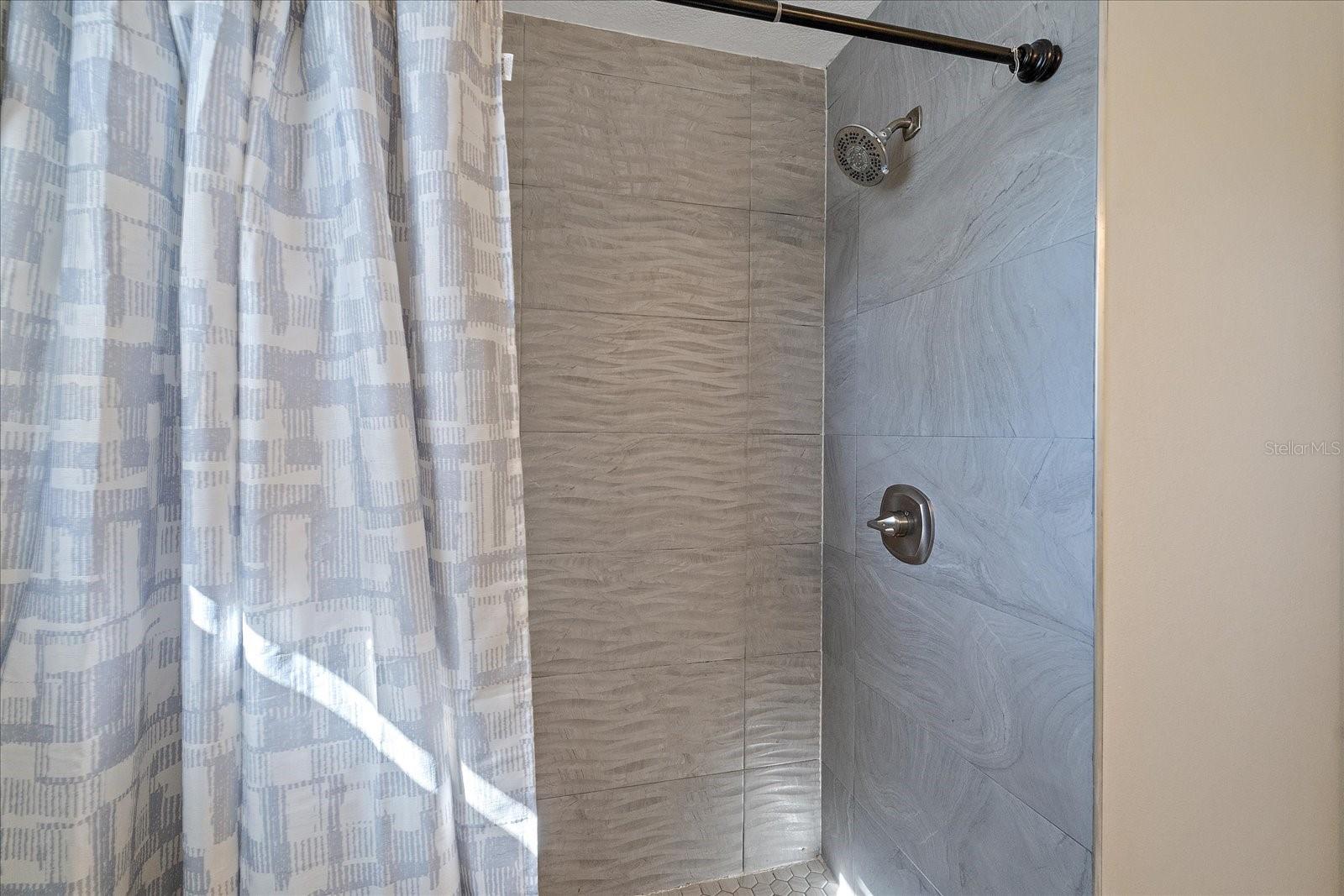 Image 37 of 43 For 3710 Iroquois Avenue