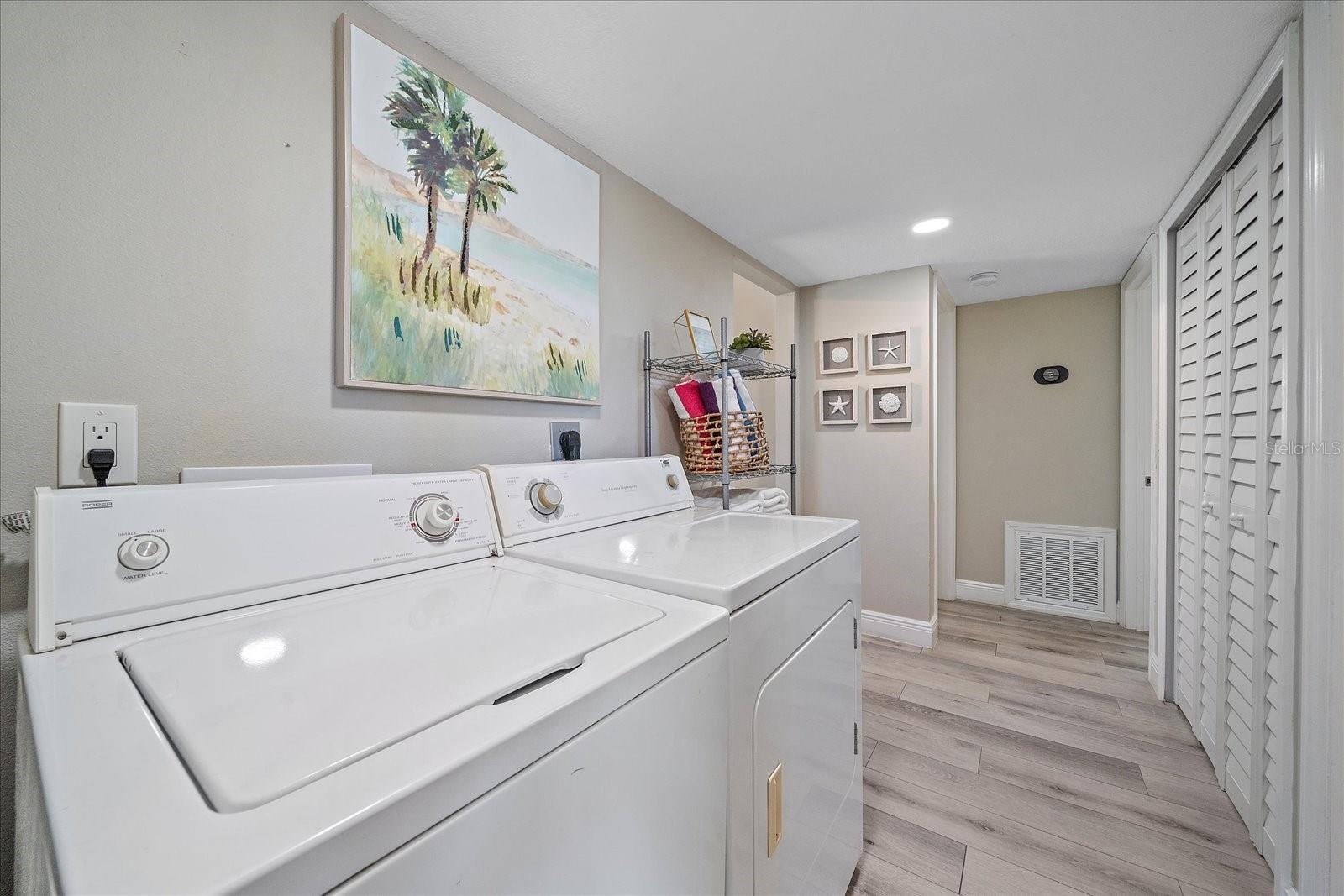 Image 38 of 43 For 3710 Iroquois Avenue