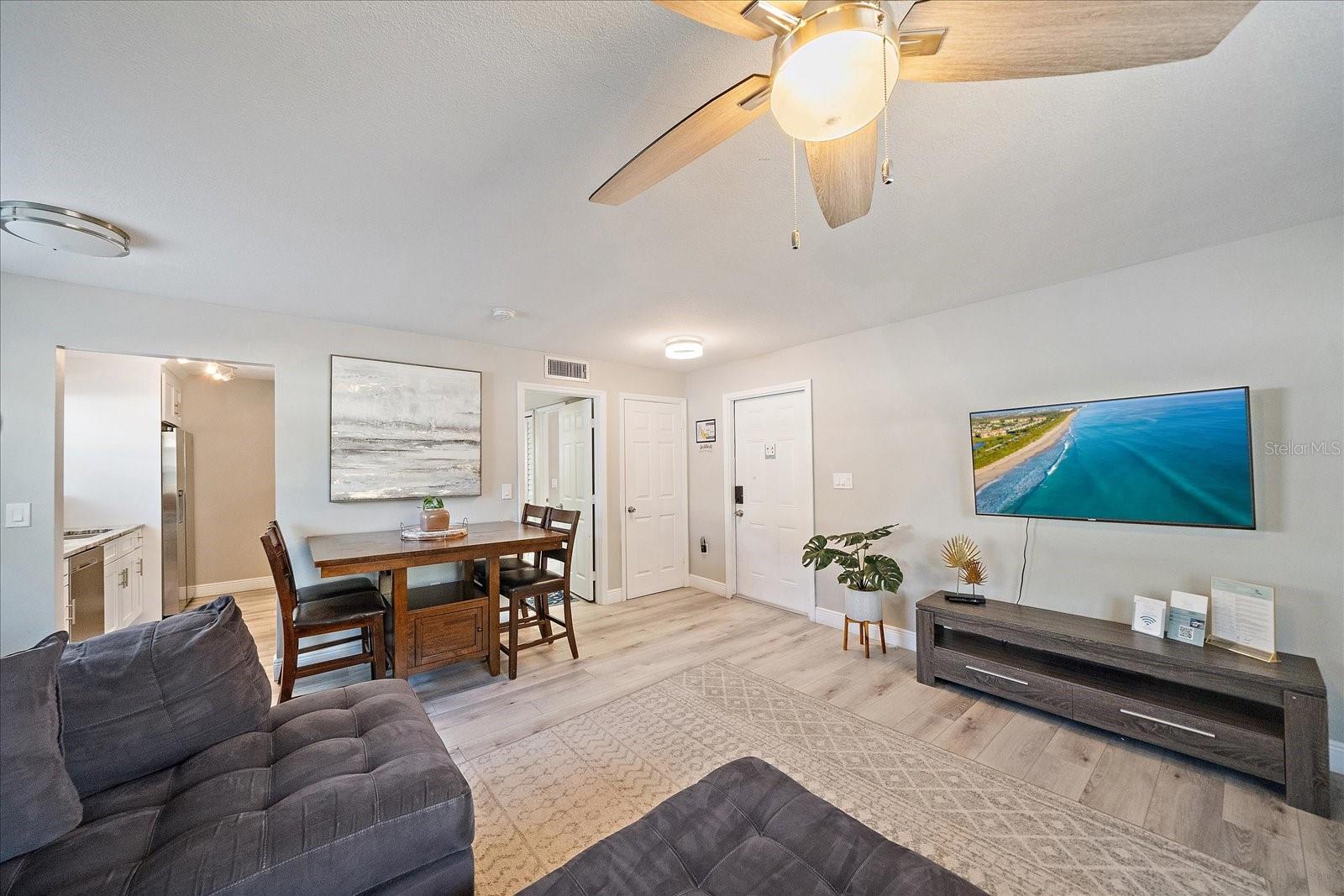 Image 5 of 43 For 3710 Iroquois Avenue