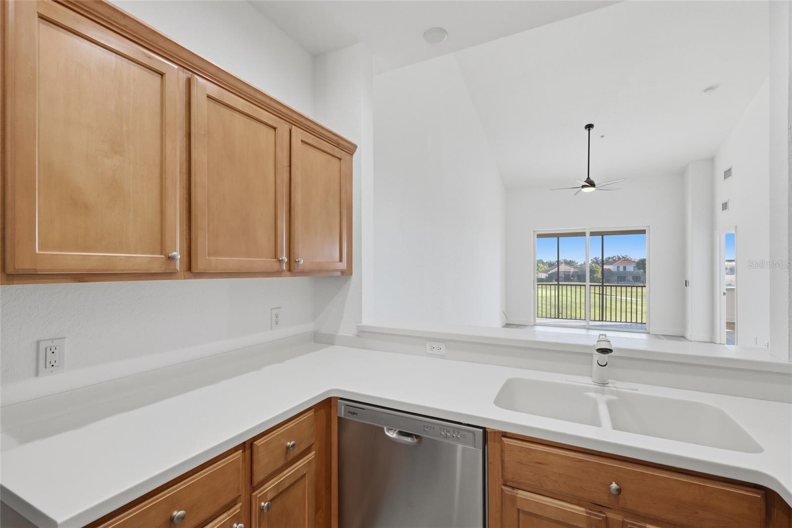 Image 11 of 37 For 803 Fairwaycove Lane 205