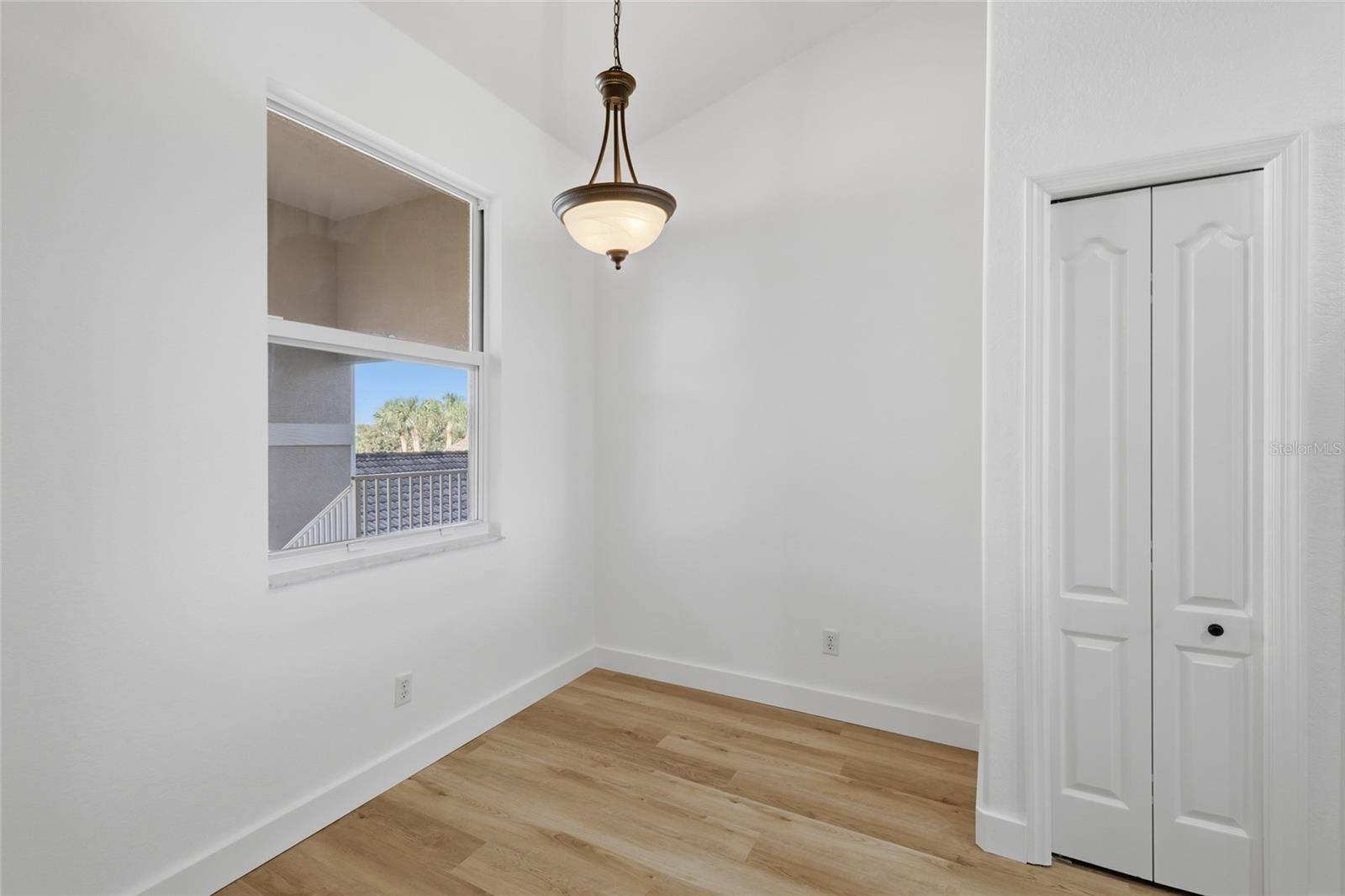 Image 12 of 37 For 803 Fairwaycove Lane 205