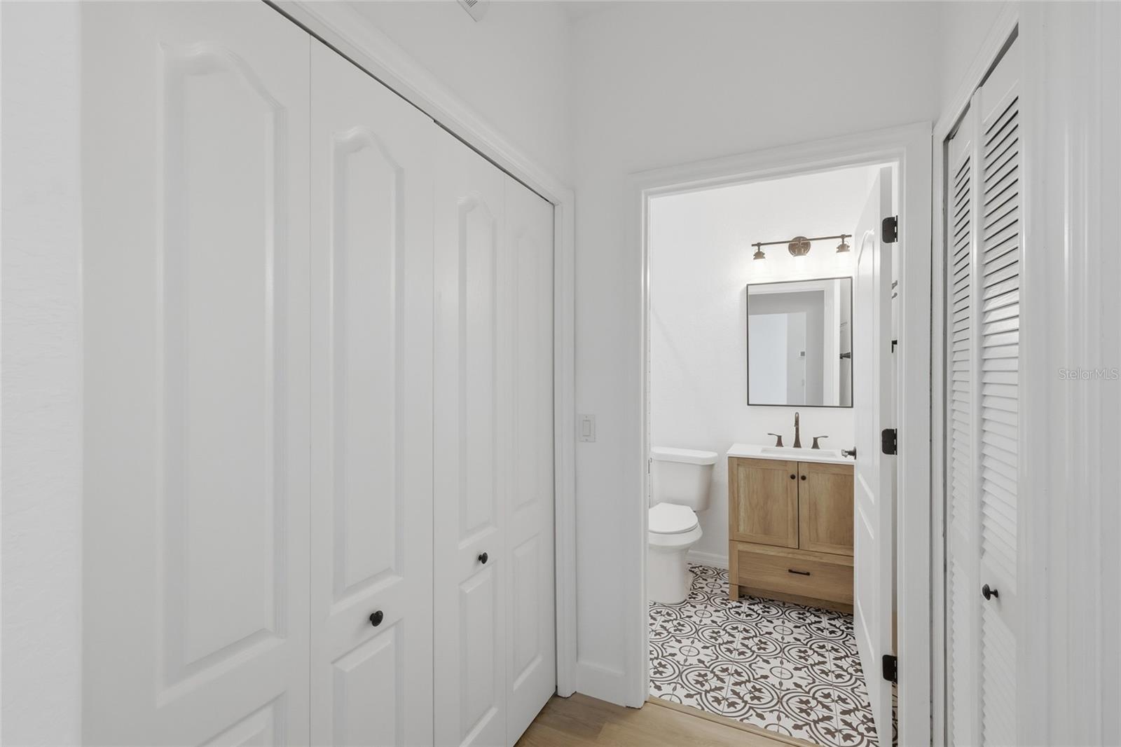 Image 18 of 37 For 803 Fairwaycove Lane 205