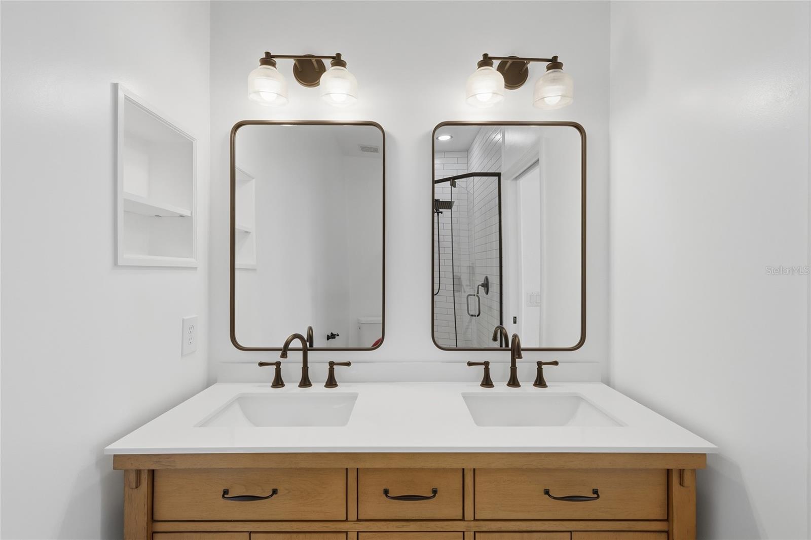 Image 22 of 37 For 803 Fairwaycove Lane 205