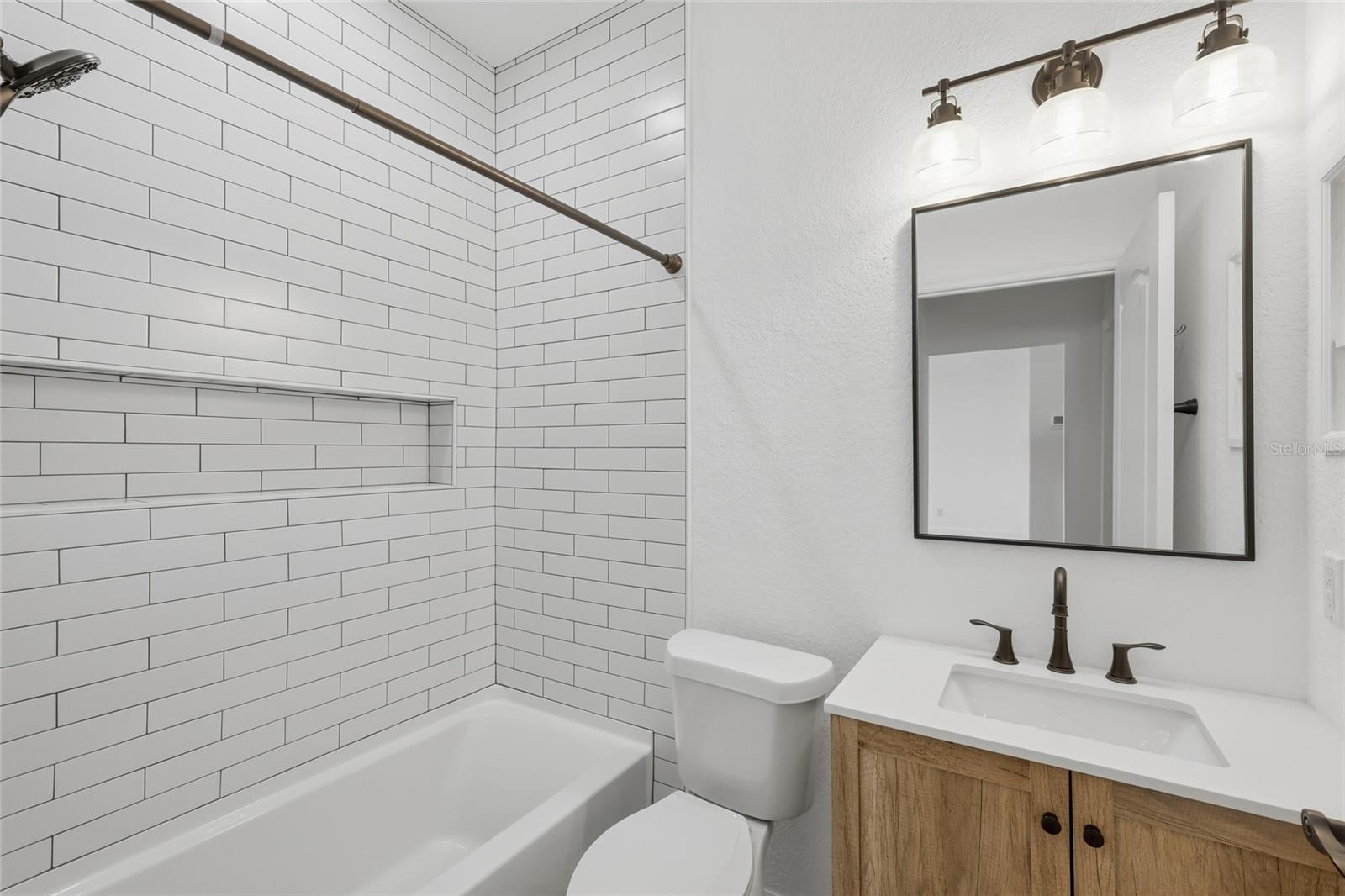 Image 25 of 37 For 803 Fairwaycove Lane 205