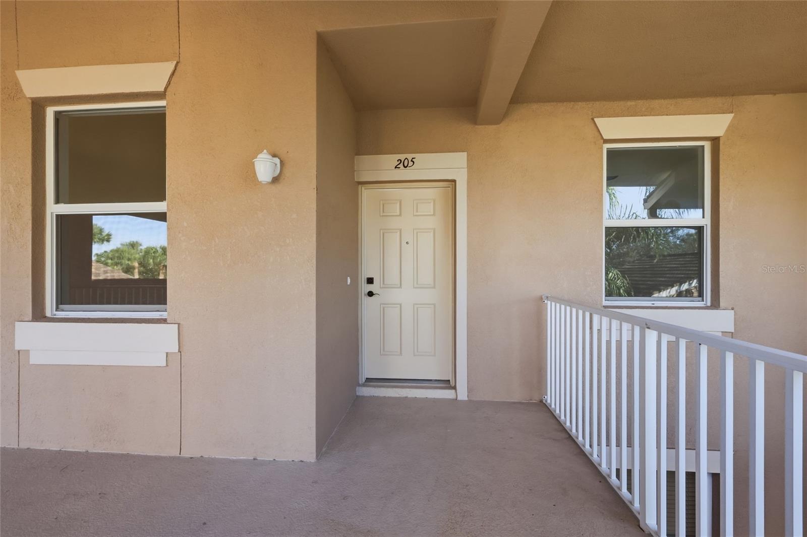 Image 4 of 37 For 803 Fairwaycove Lane 205