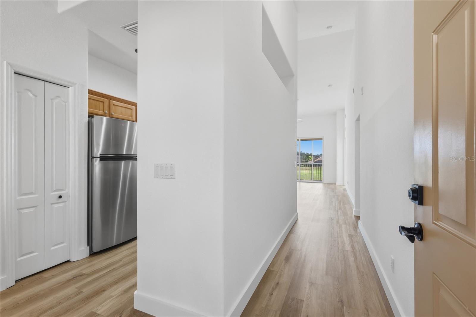 Image 5 of 37 For 803 Fairwaycove Lane 205