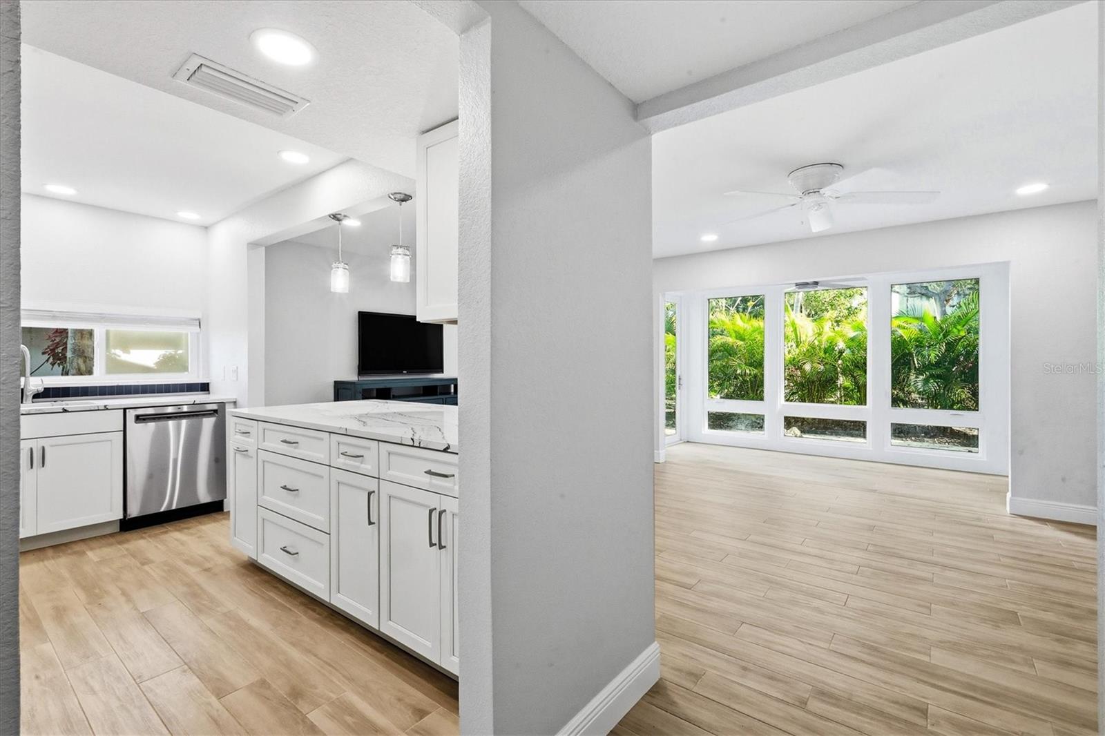 Image 6 of 46 For 1201 Peppertree Drive 234