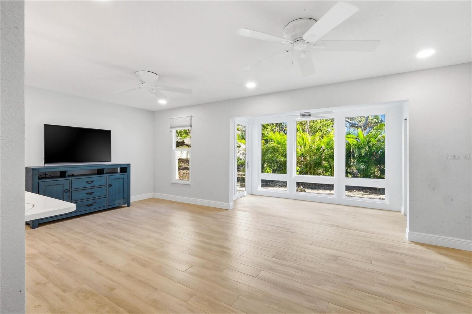 Image 7 of 46 For 1201 Peppertree Drive 234