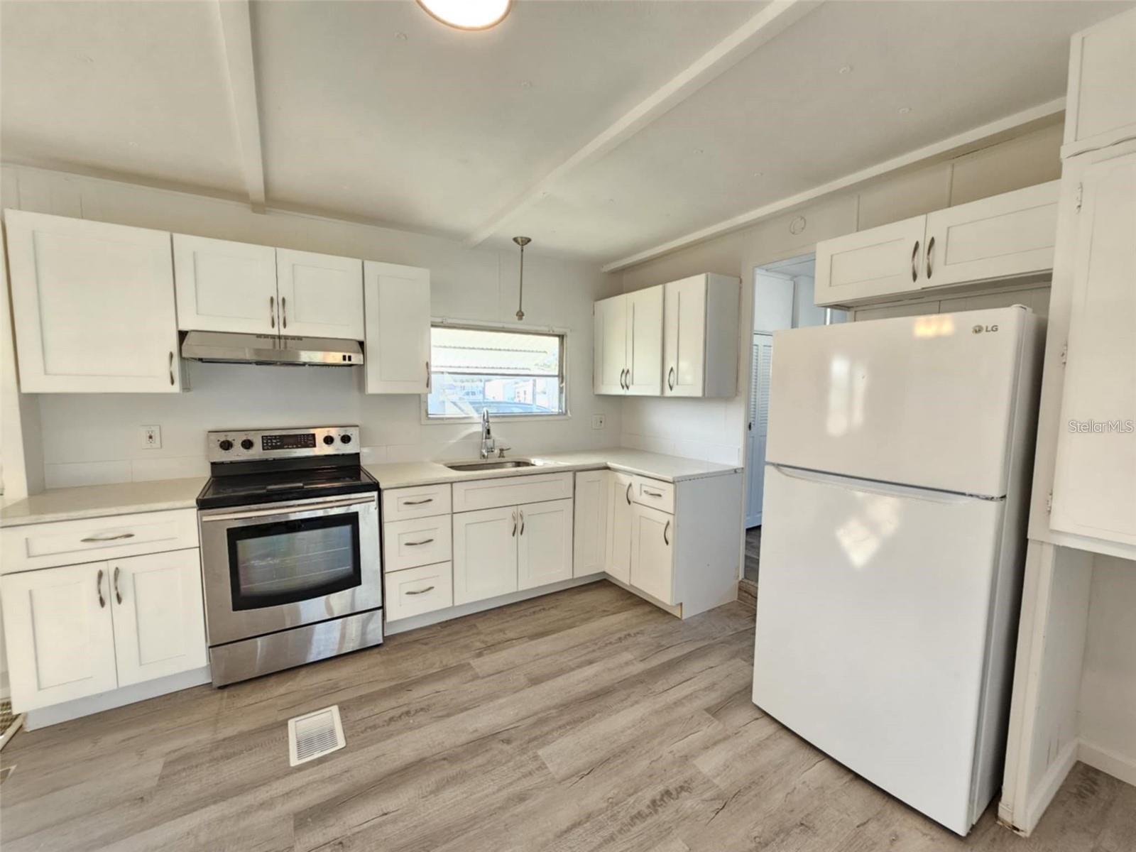 Image 10 of 17 For 321 3rd Street Drive W