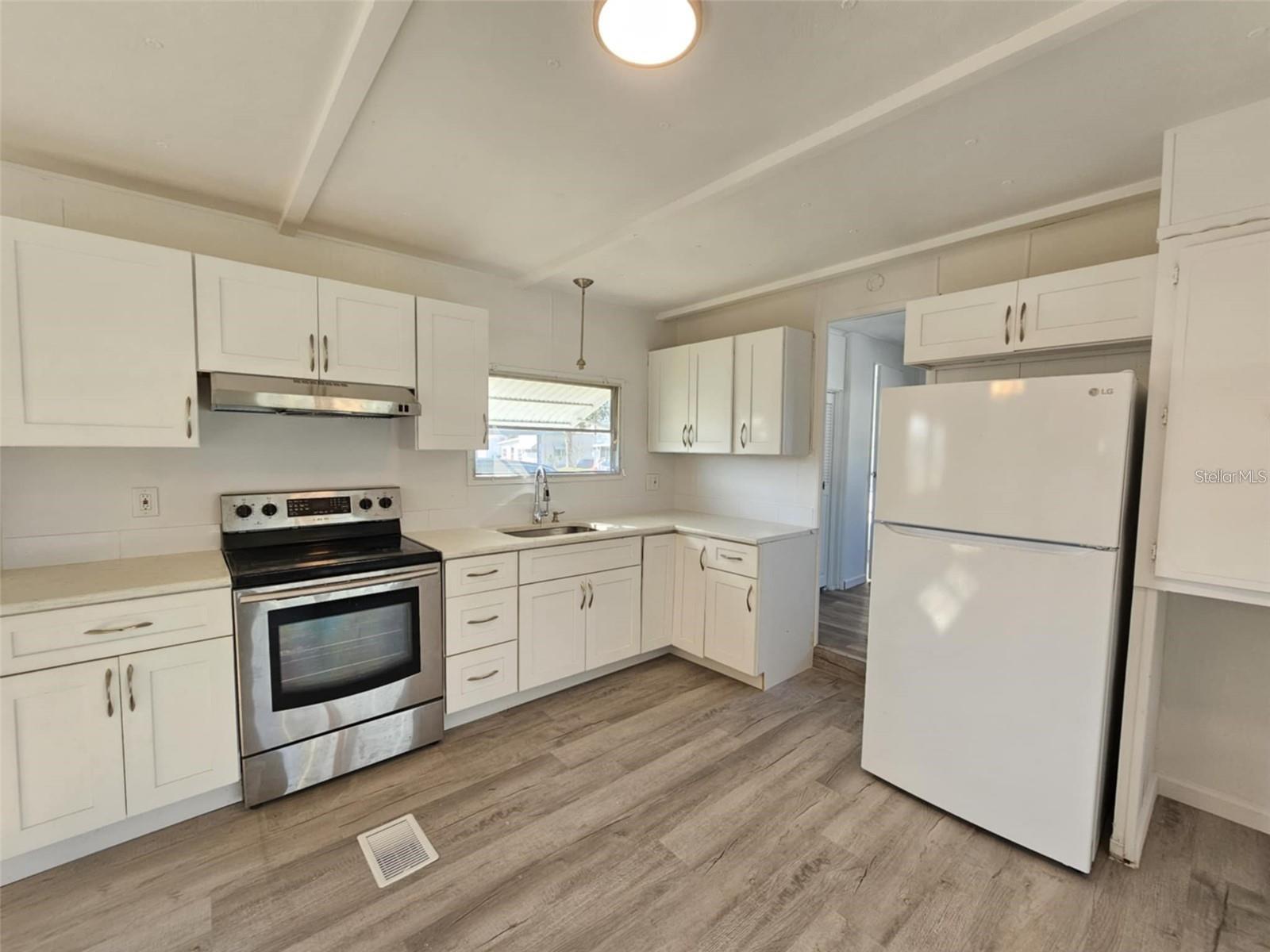 Image 11 of 17 For 321 3rd Street Drive W