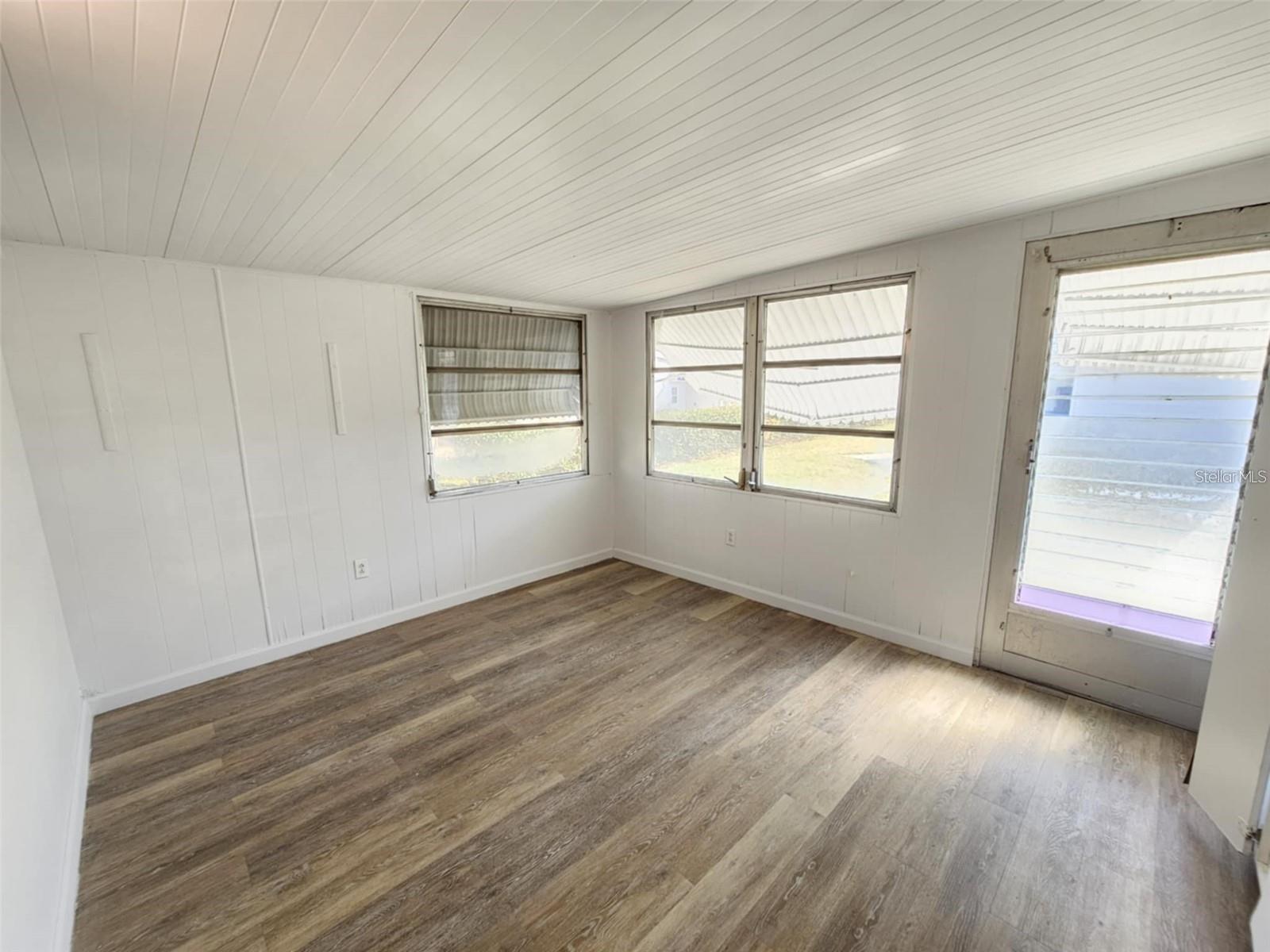 Image 13 of 17 For 321 3rd Street Drive W