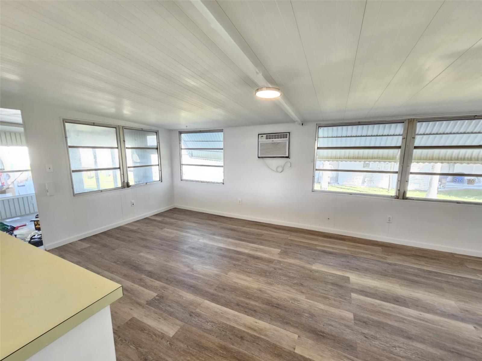 Image 7 of 17 For 321 3rd Street Drive W