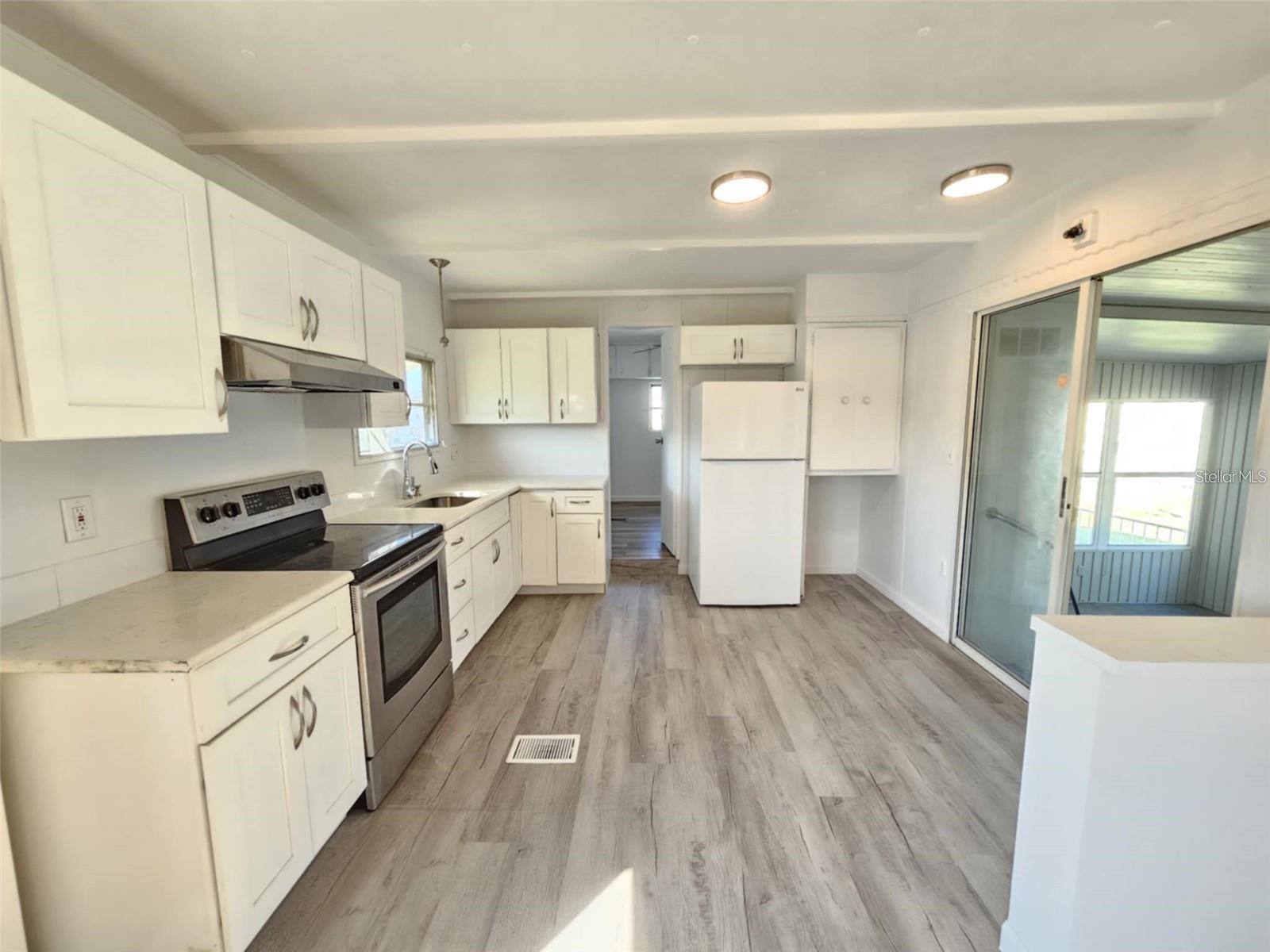 Image 8 of 17 For 321 3rd Street Drive W