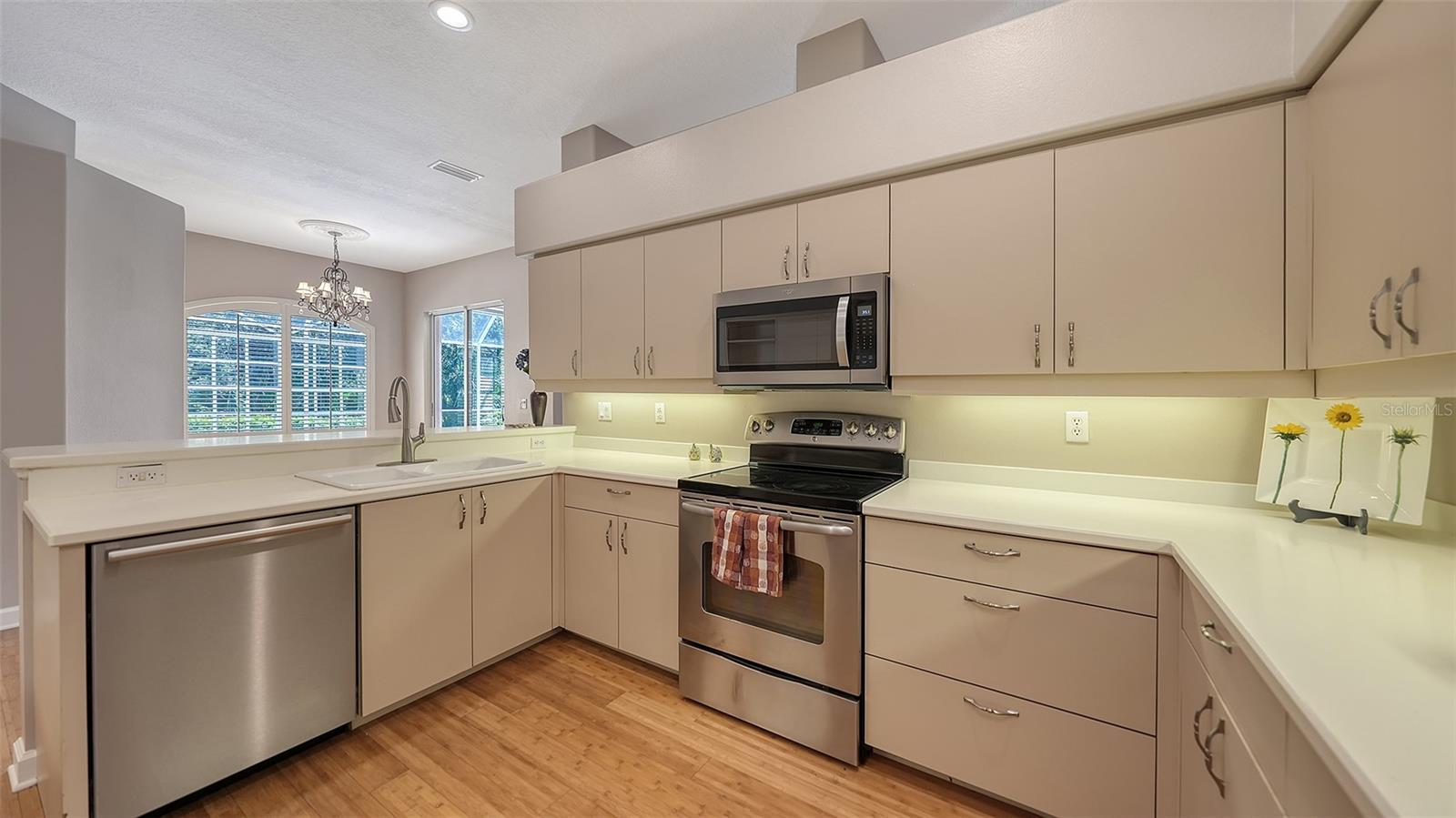 Image 8 of 13 For 7853 Chick Evans Place