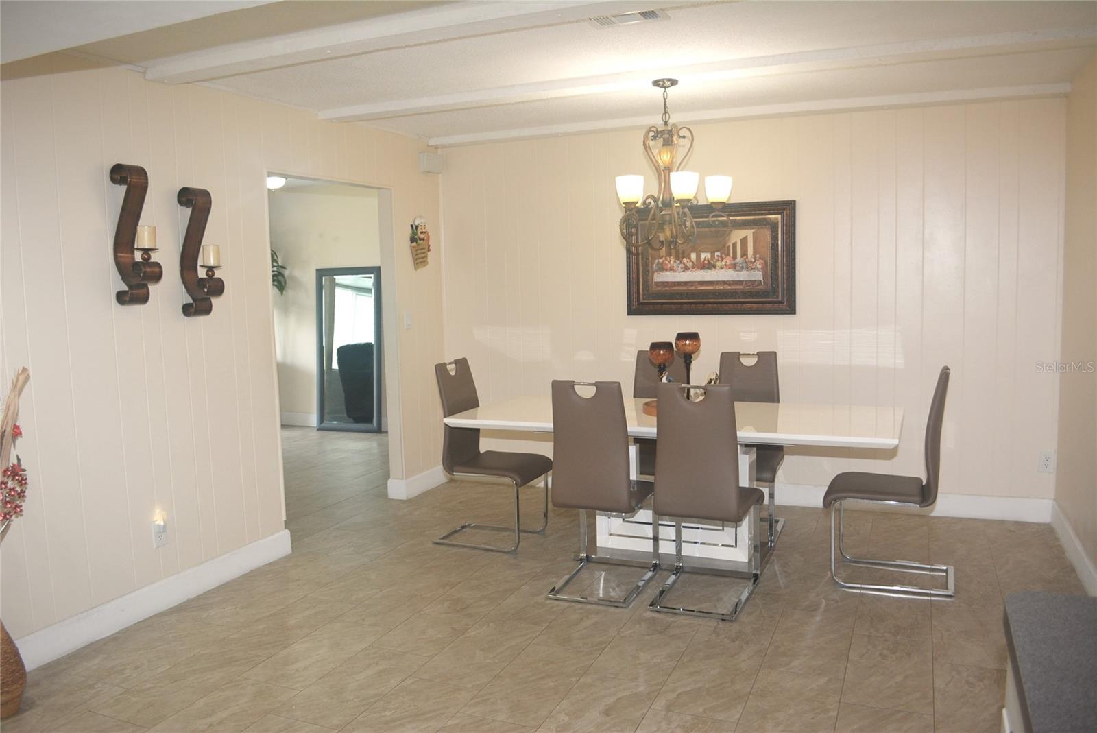 Image 3 of 50 For 1410 Alwynne Drive