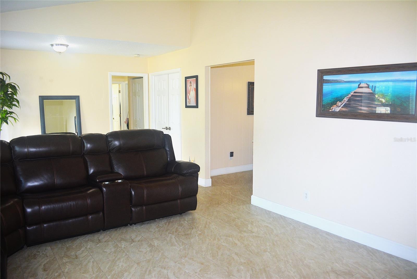 Image 33 of 50 For 1410 Alwynne Drive