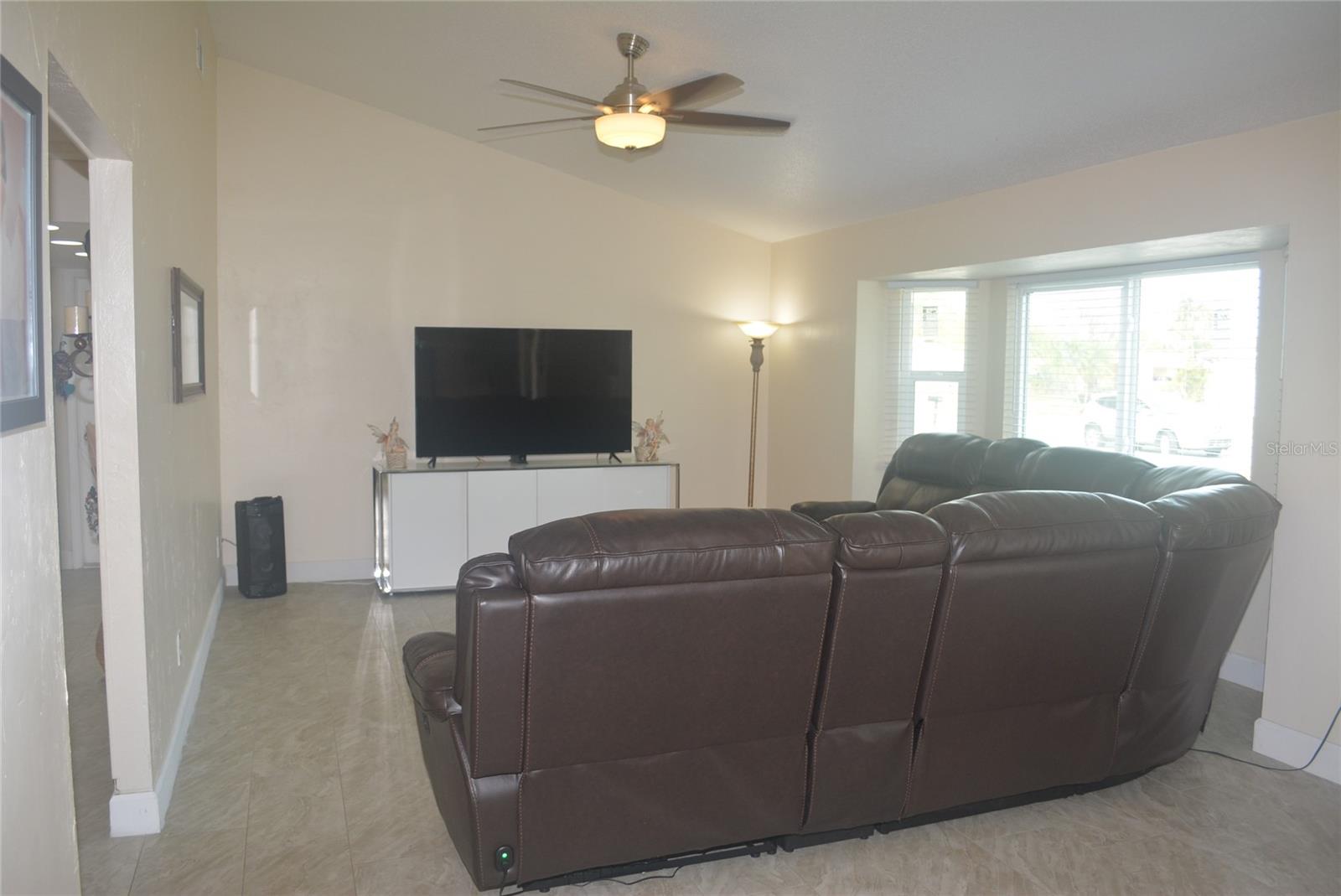 Image 5 of 50 For 1410 Alwynne Drive