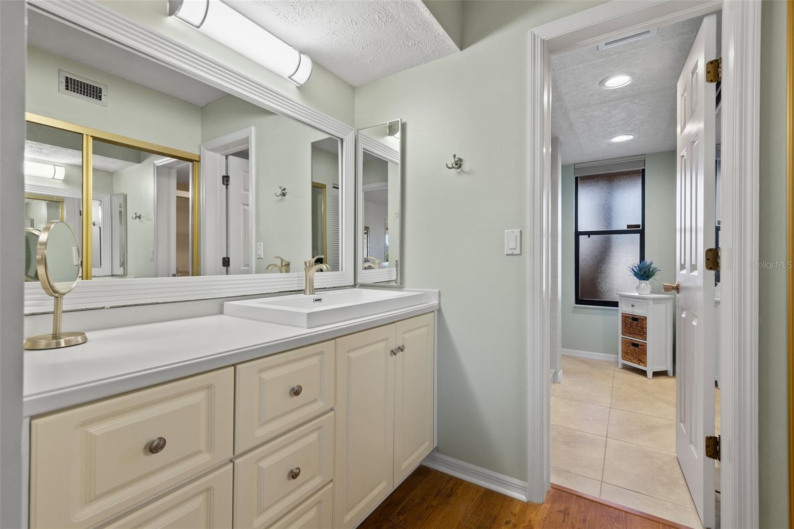 Image 17 of 39 For 3736 12th Avenue 101