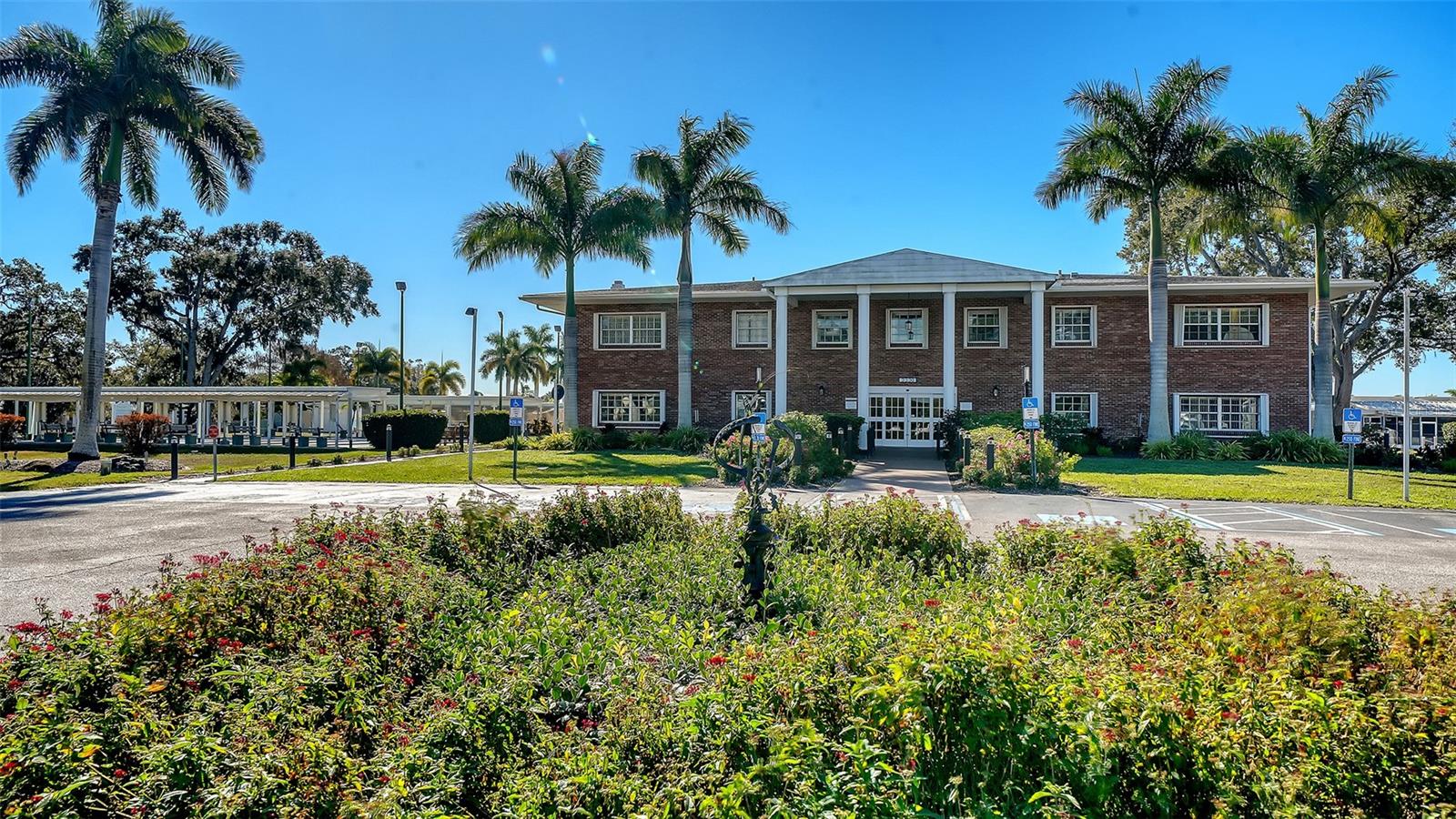 Image 24 of 42 For 112 Oakwood Boulevard