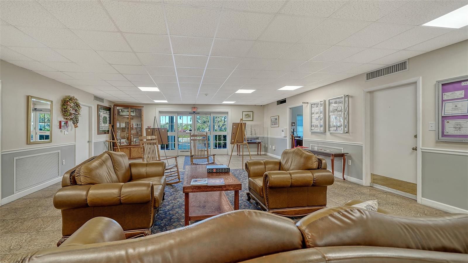 Image 25 of 42 For 112 Oakwood Boulevard