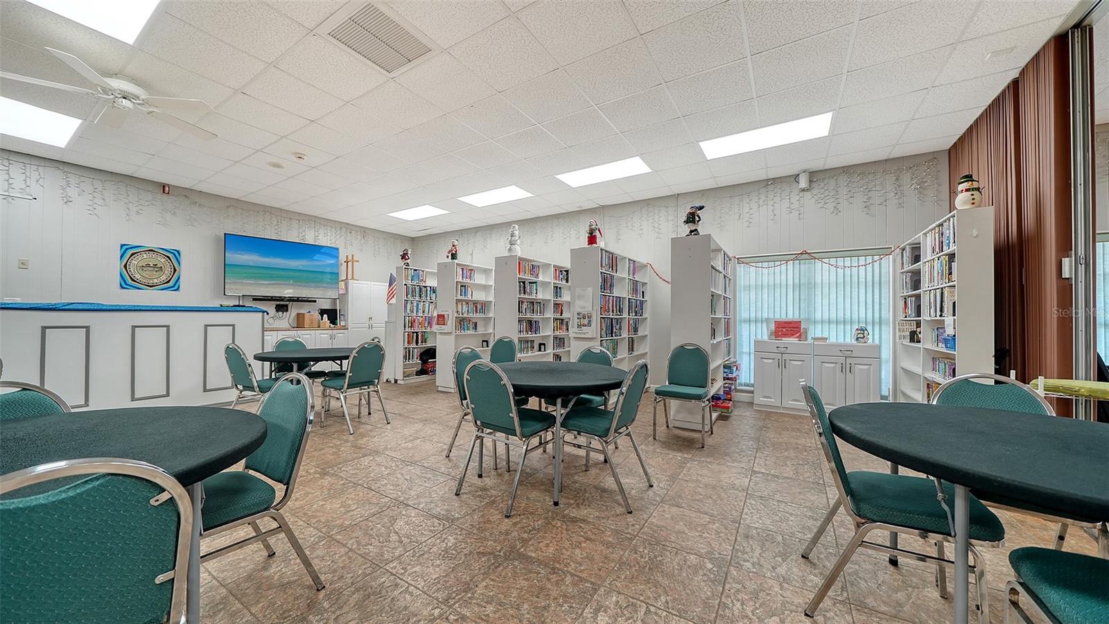 Image 27 of 42 For 112 Oakwood Boulevard