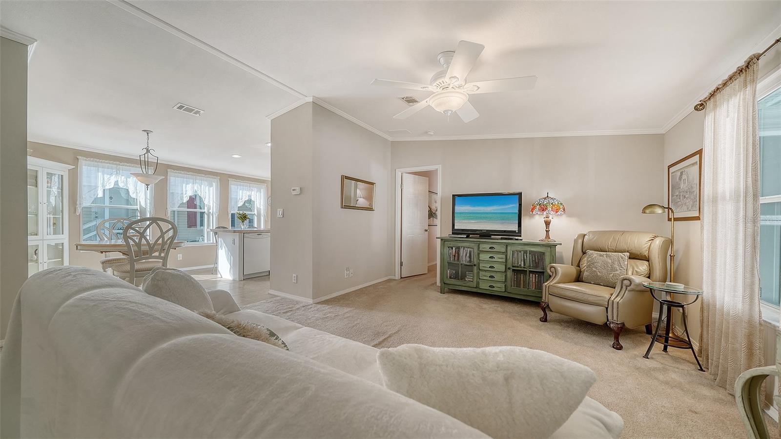 Image 3 of 42 For 112 Oakwood Boulevard