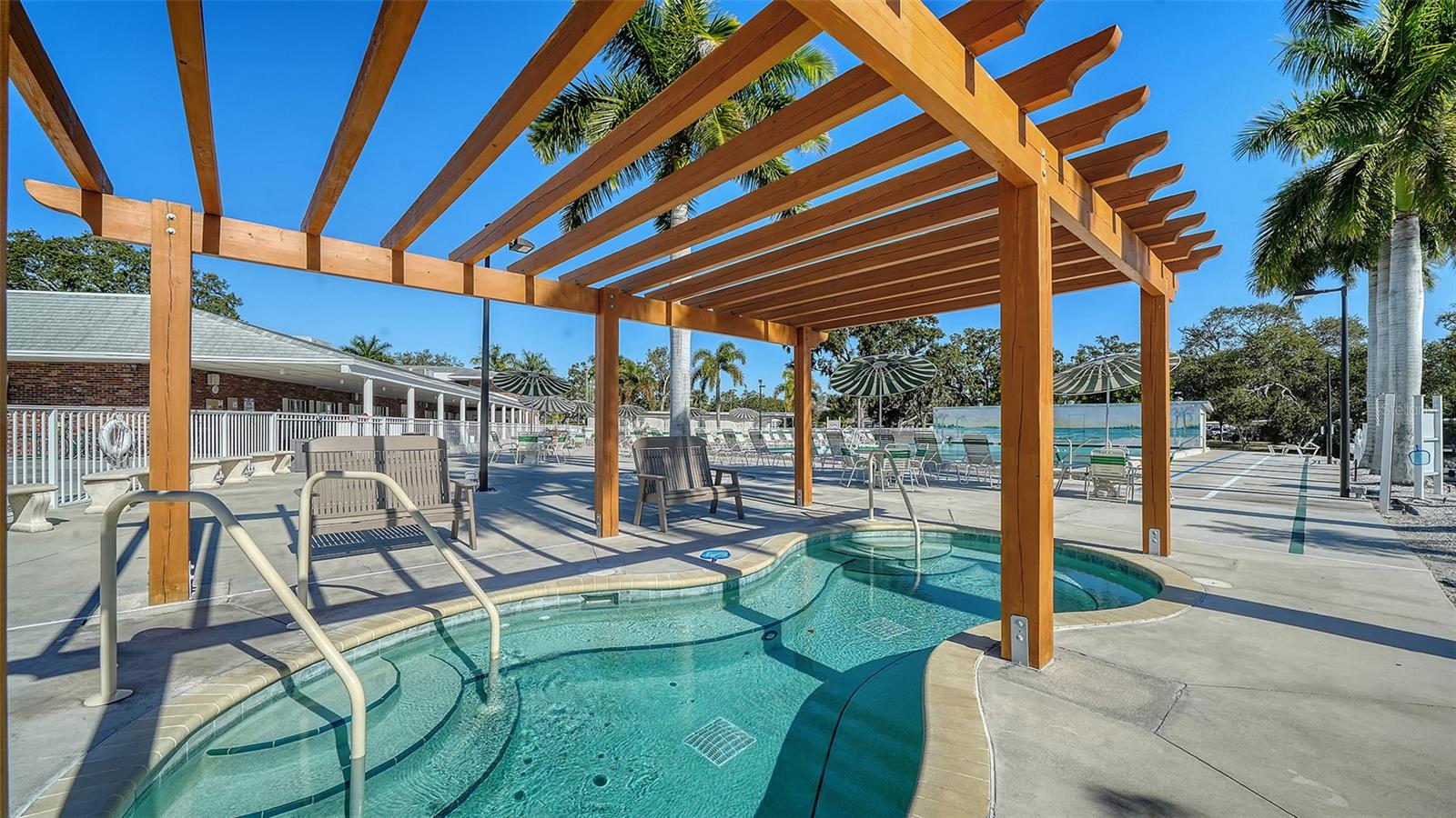 Image 33 of 42 For 112 Oakwood Boulevard