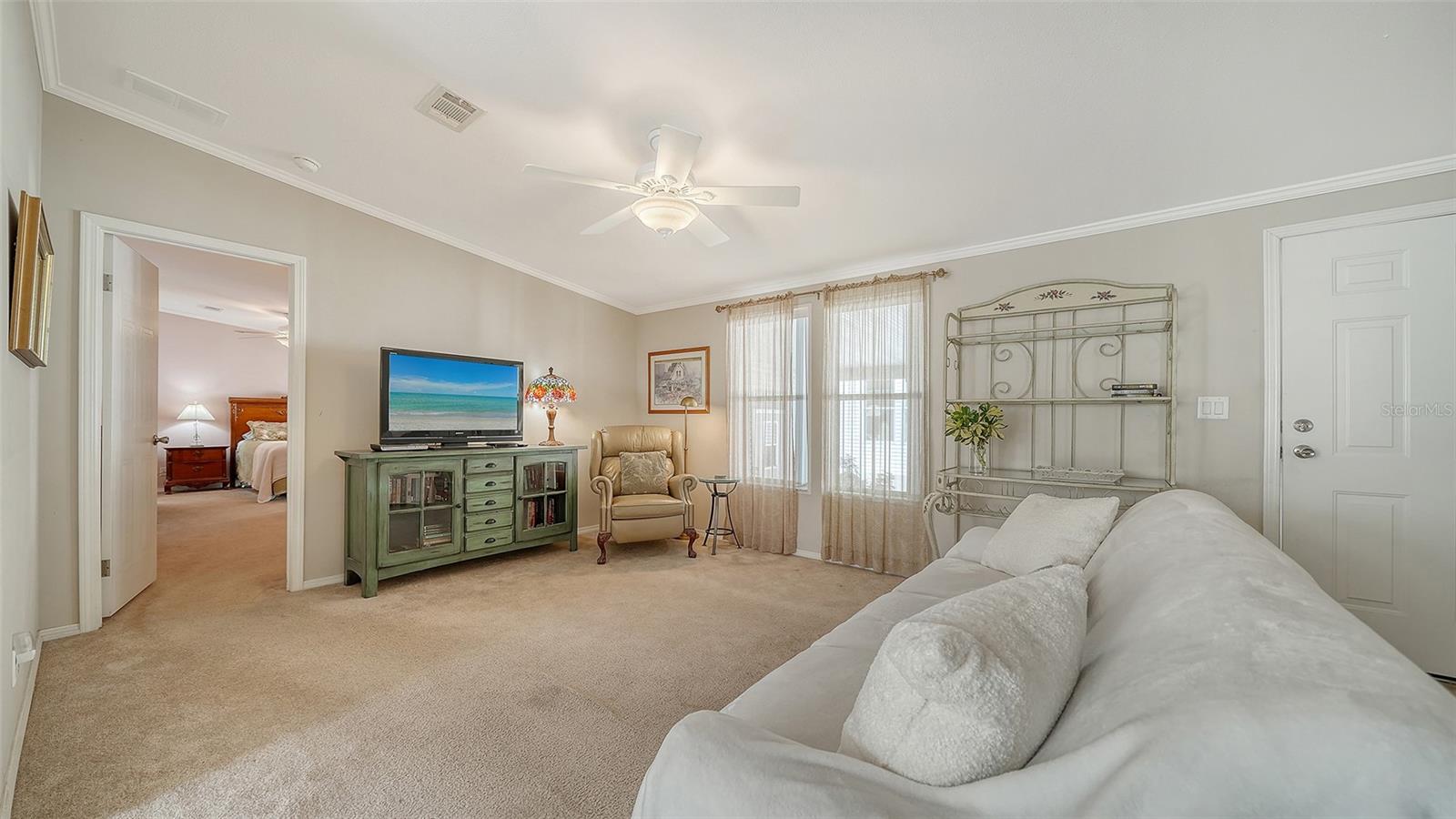 Image 4 of 42 For 112 Oakwood Boulevard