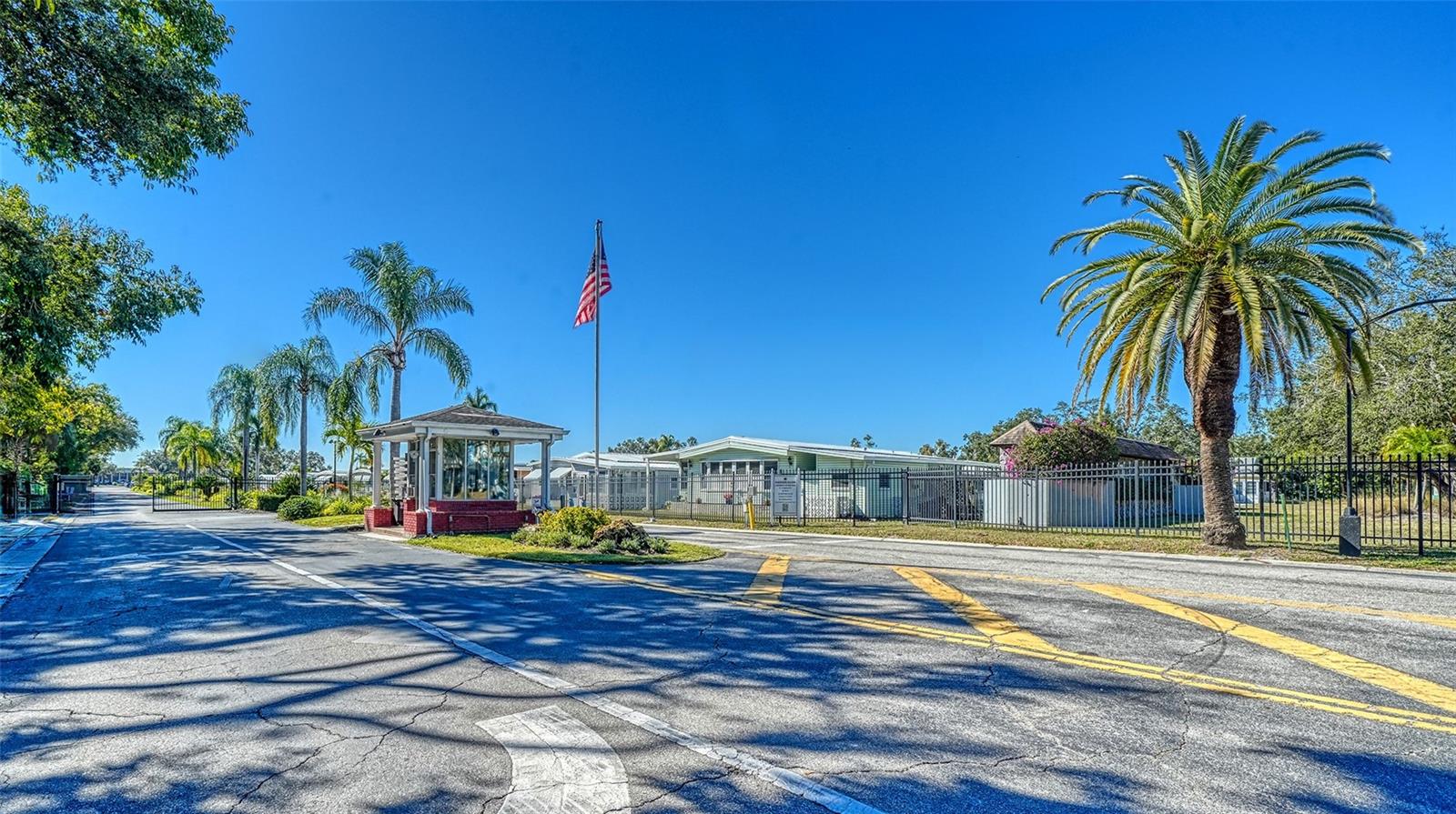 Image 41 of 42 For 112 Oakwood Boulevard