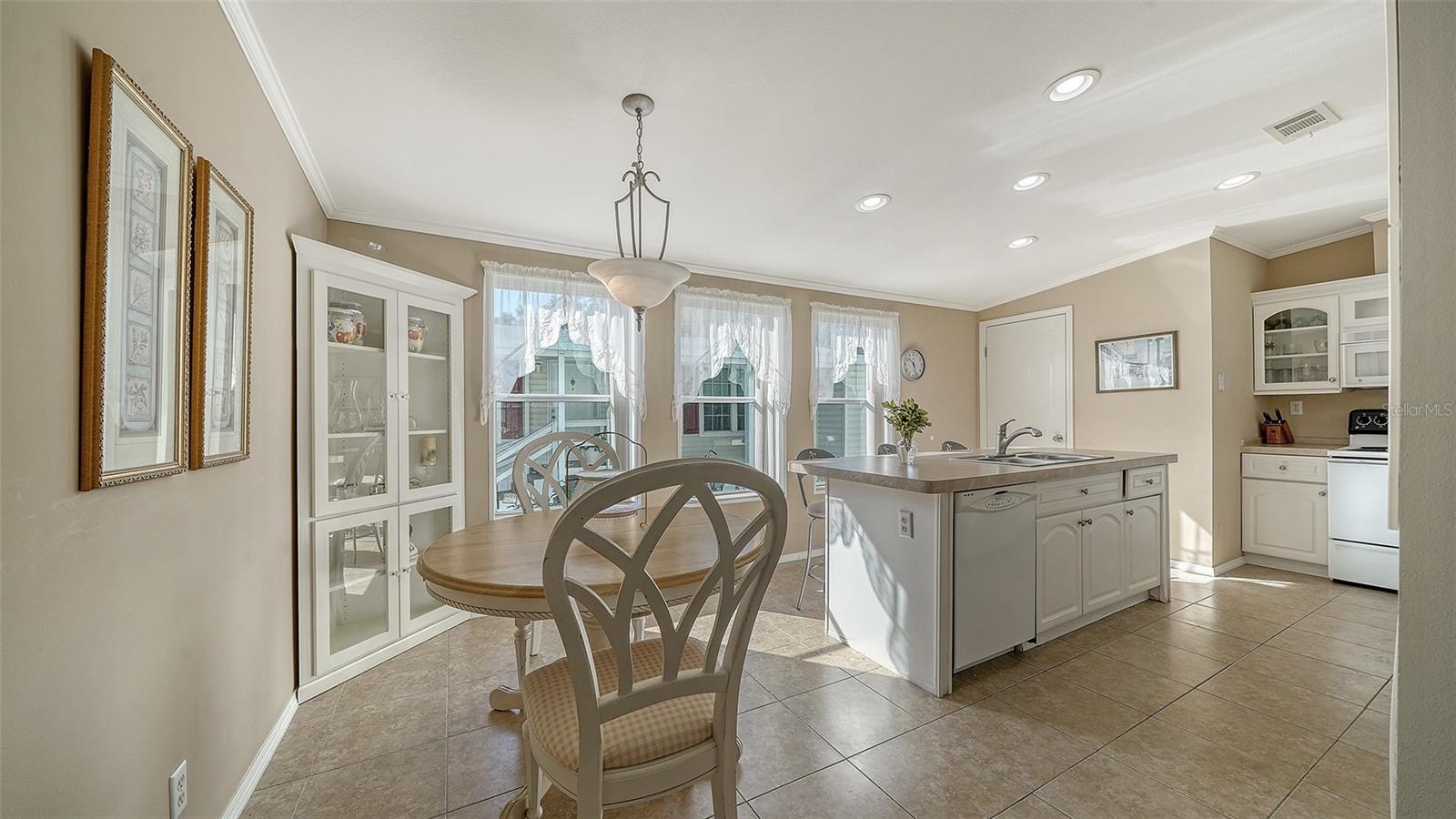 Image 5 of 42 For 112 Oakwood Boulevard