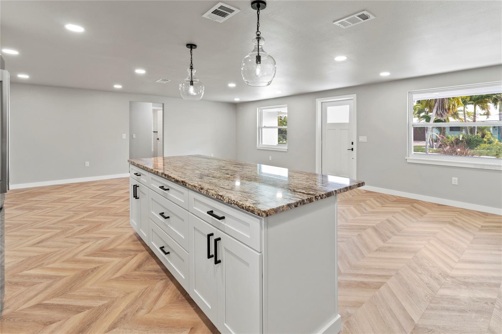 Image 16 of 33 For 510 69th Street