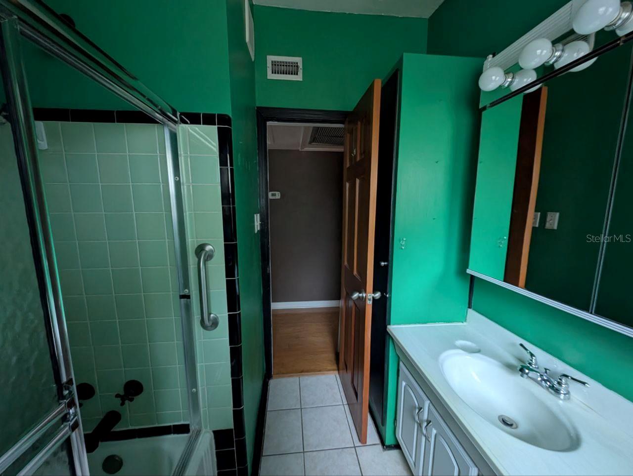 Image 17 of 25 For 2304 Vine Street