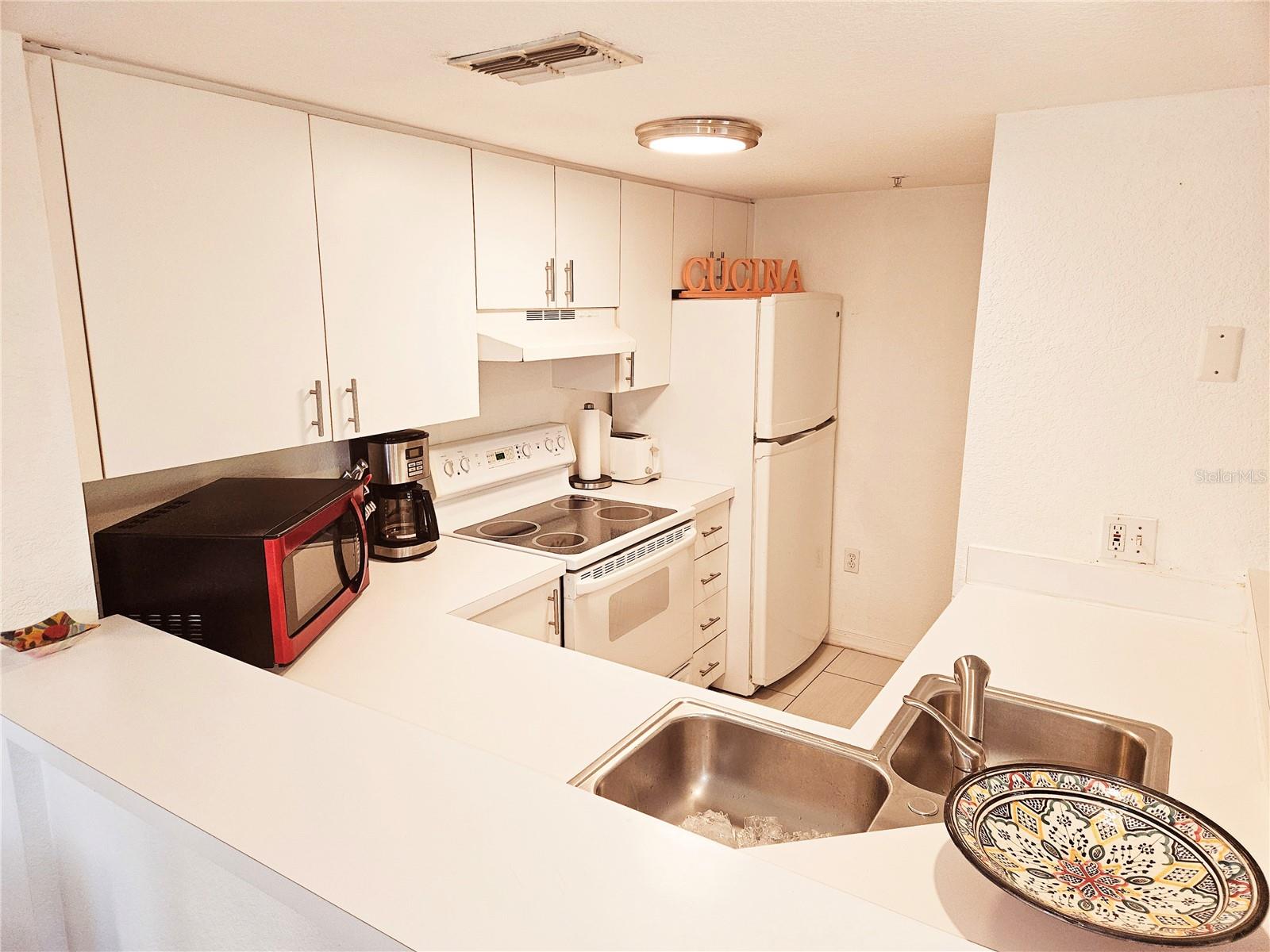 Image 5 of 39 For 850 Tamiami Trail 704