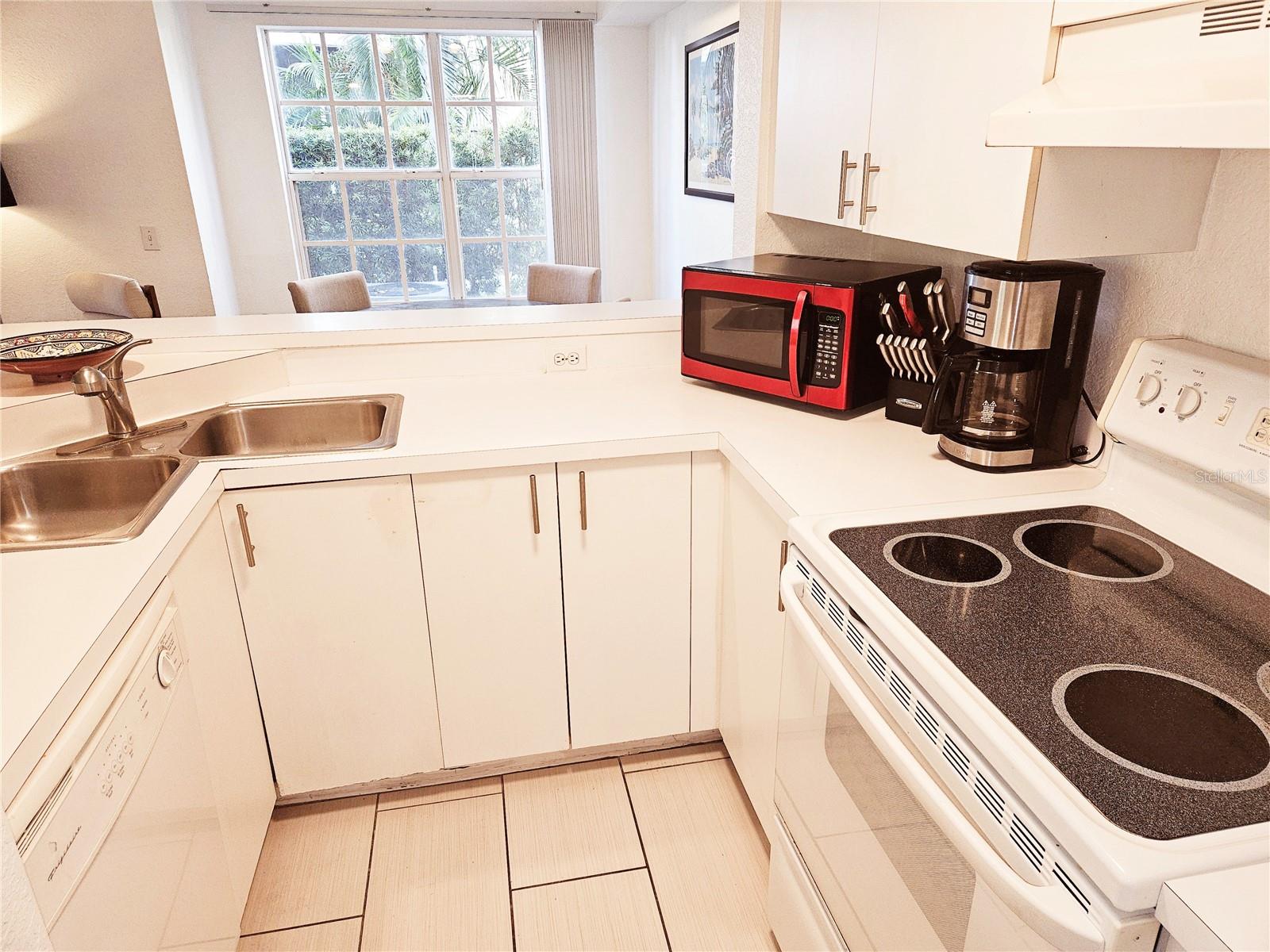 Image 6 of 39 For 850 Tamiami Trail 704