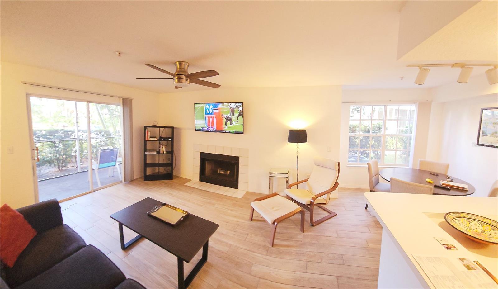 Image 7 of 39 For 850 Tamiami Trail 704