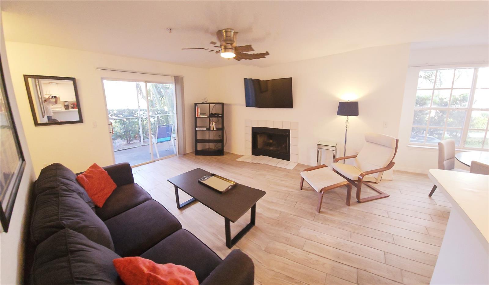 Image 8 of 39 For 850 Tamiami Trail 704