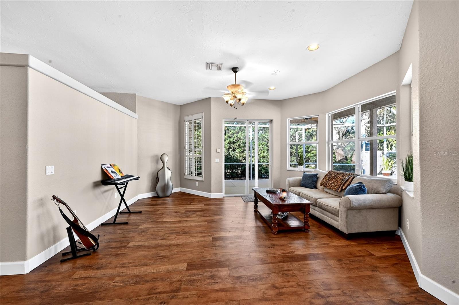 Image 32 of 63 For 4603 4th Avenue E