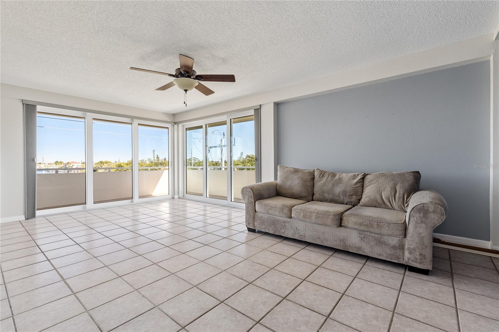 Image 15 of 50 For 4803 Sunset Court 304