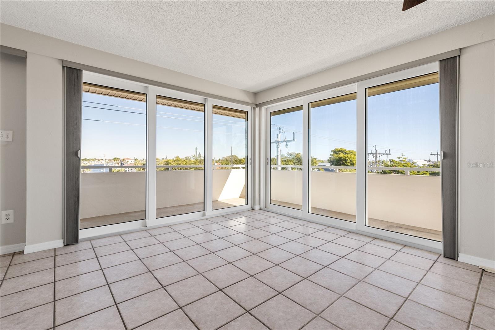 Image 16 of 50 For 4803 Sunset Court 304