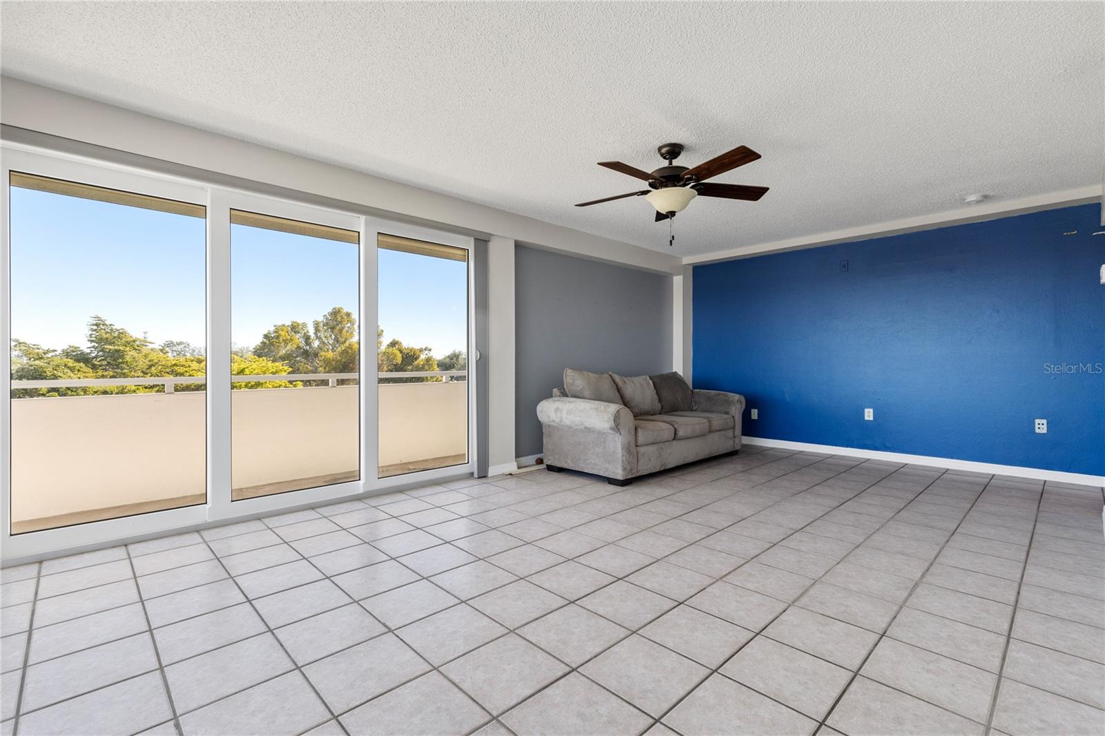 Image 17 of 50 For 4803 Sunset Court 304